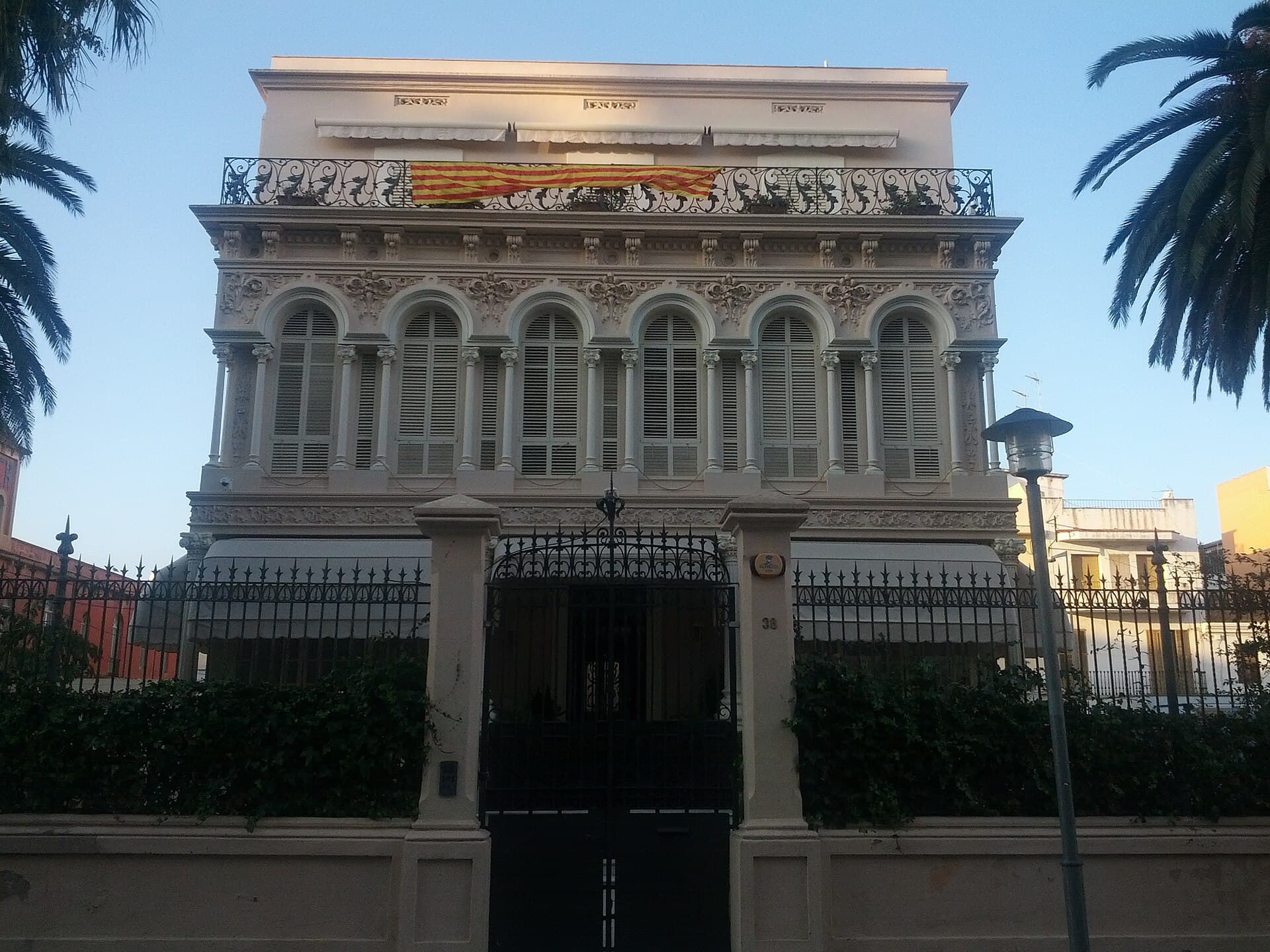 Casa Vincke Hotel (via Wikimedia Commons, CC BY-SA 3.0 es)