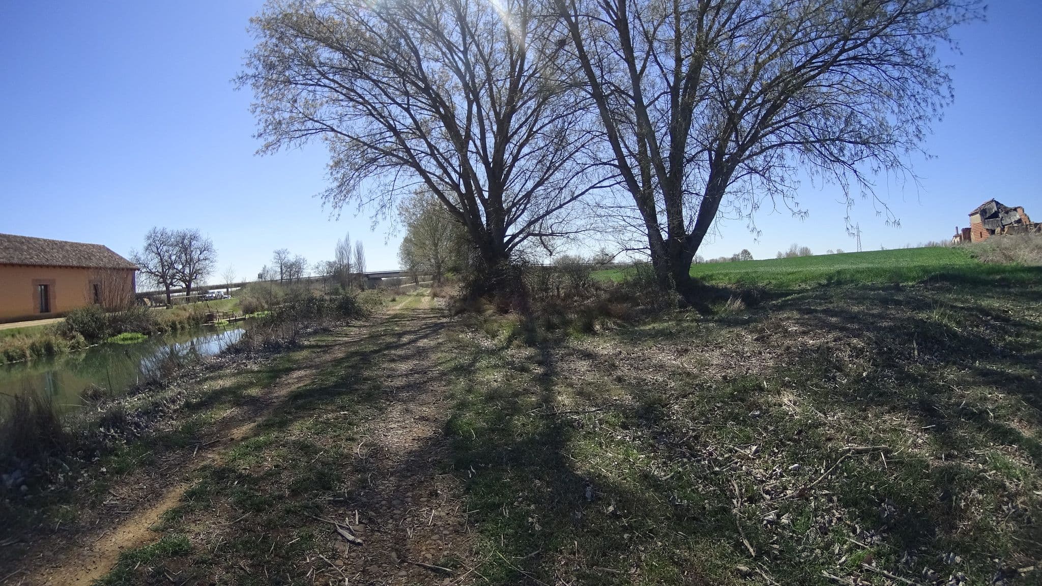 Street view near Carrecalzada, Melgar de Fernamental — © robertogeb (CC BY-SA · Mapillary)