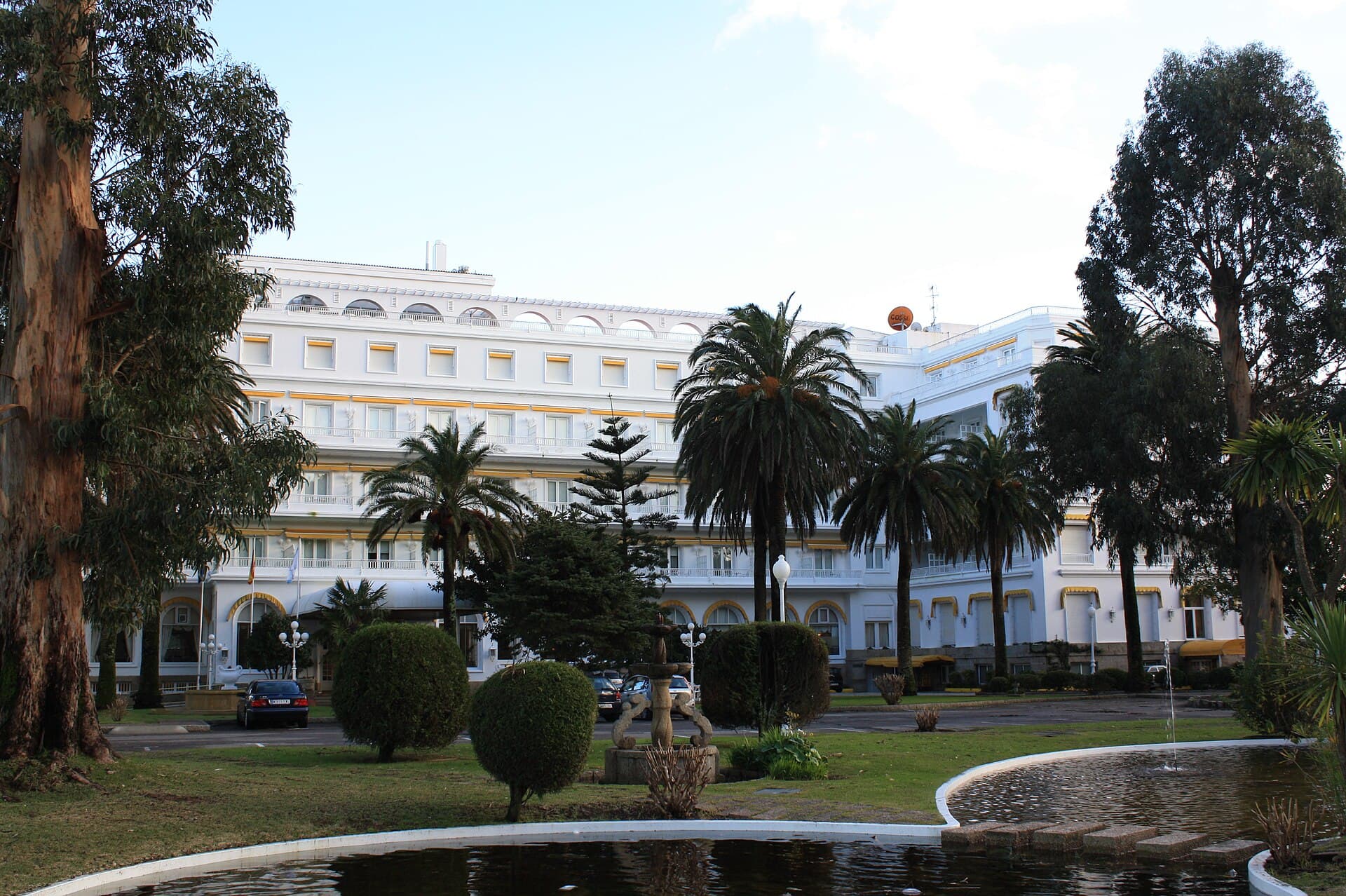 Eurostars Gran Hotel La Toja (via Wikimedia Commons, CC BY-SA 4.0)