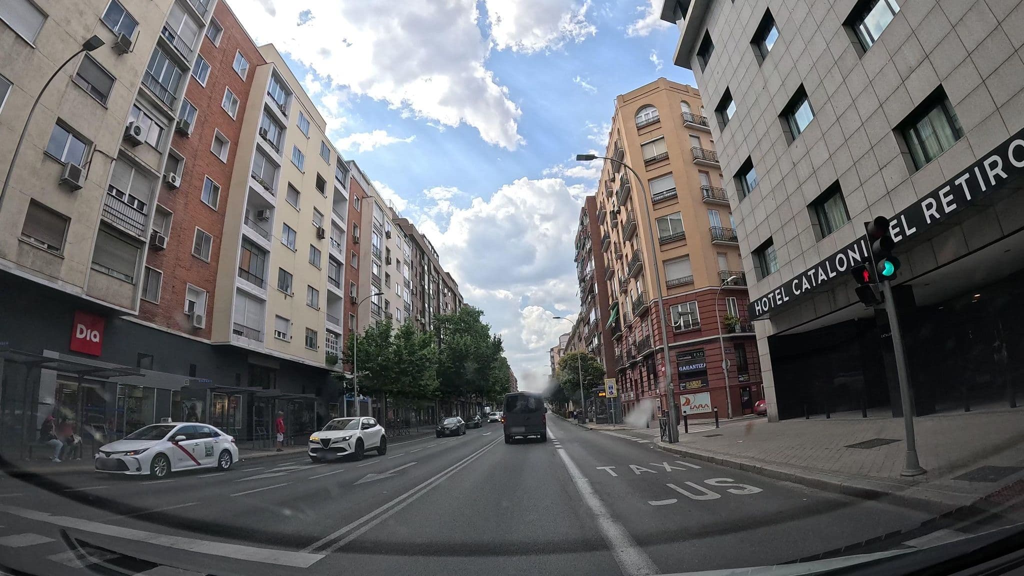 Street view near Hotel Catalonia El Retiro, Adelfas — © Ralvar (CC BY-SA · Mapillary)