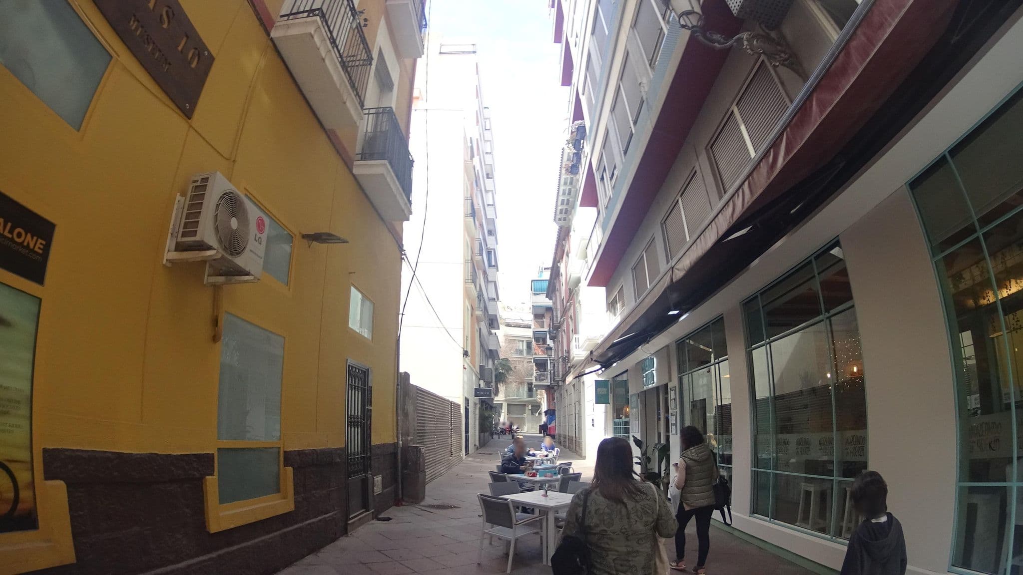 Street view near Smile & Co Hostal, Alicante — © robertogeb (CC BY-SA · Mapillary)