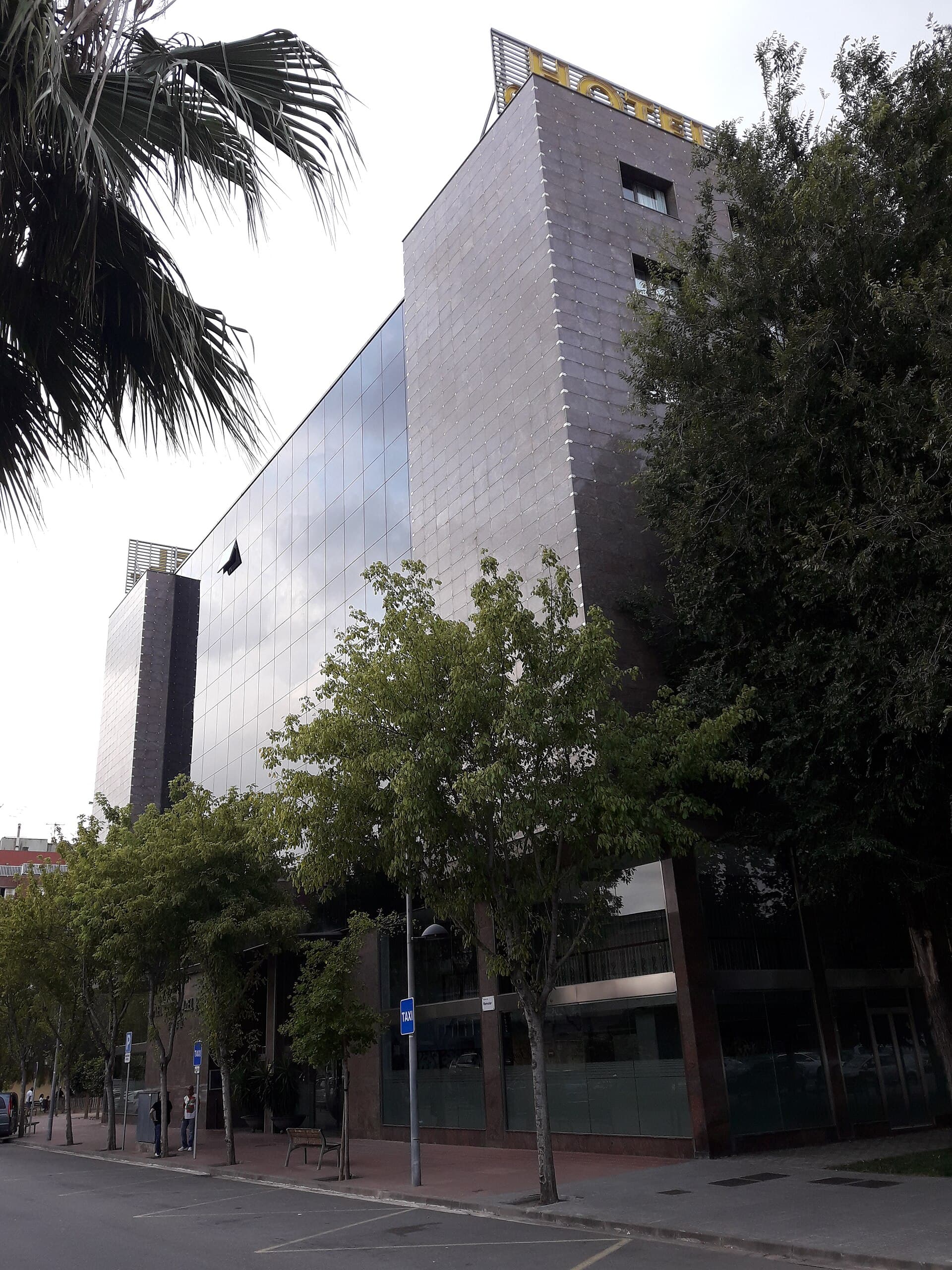 Hotel Sallés Ciutat del Prat (via Wikimedia Commons, CC BY-SA 3.0)