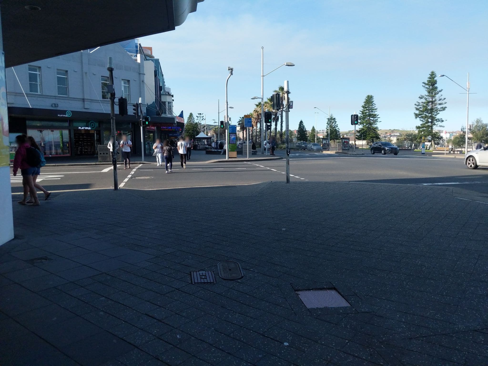 Street view near Ravesi's Hotel, Bondi Beach — © inas (CC BY-SA · Mapillary)