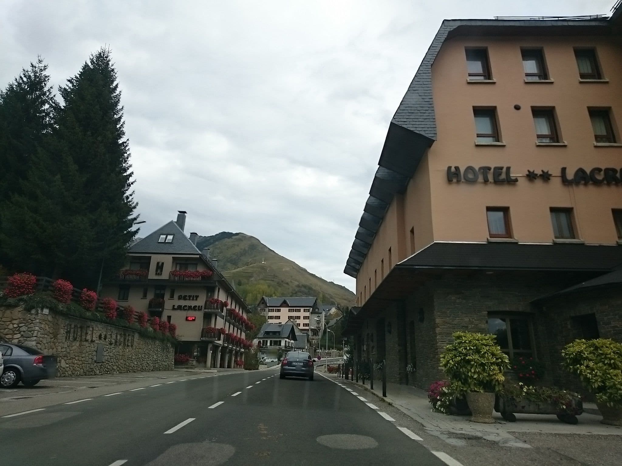 Street view near Hotel Lacreu, Vielha