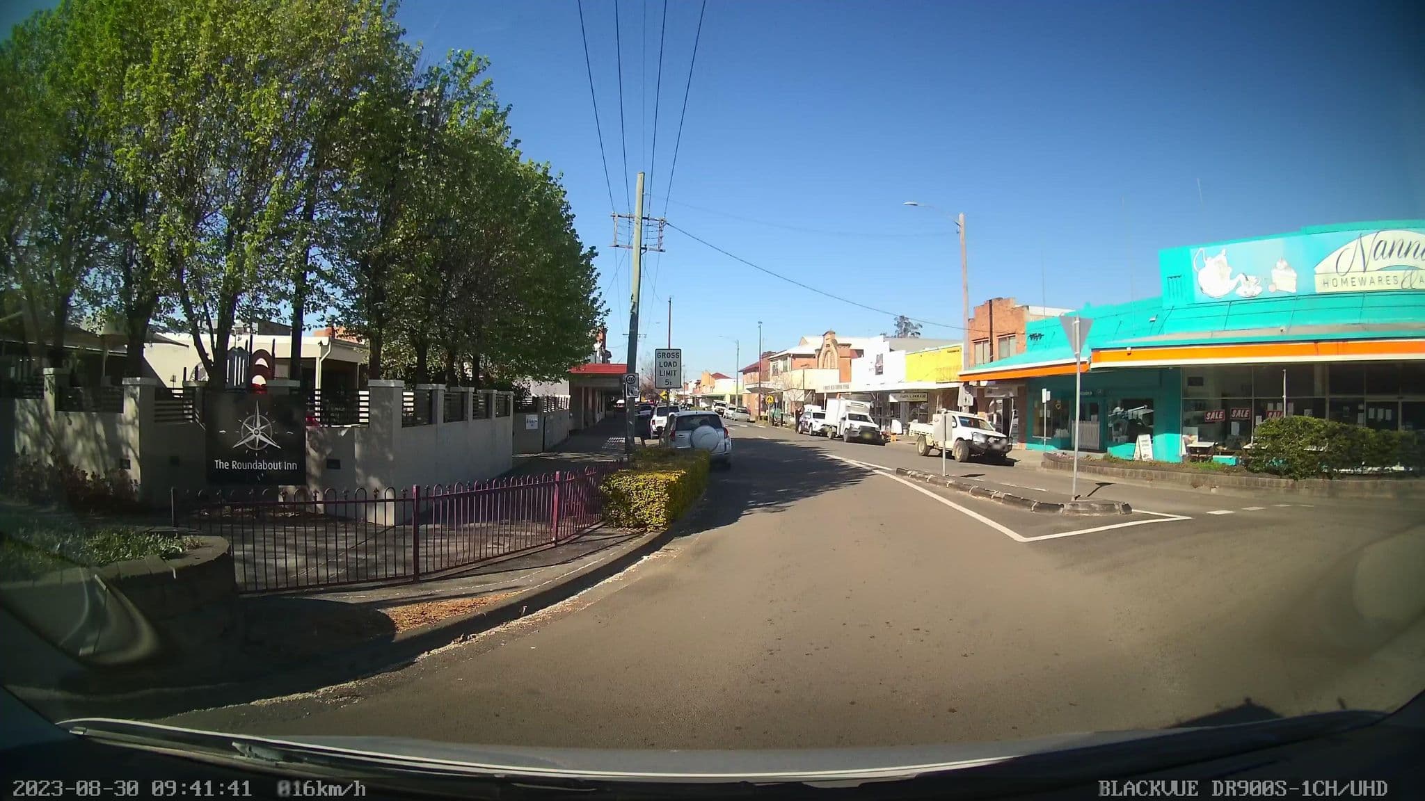 Street view near Roundabout Hotel, Gloucester — © bob3bob3 (CC BY-SA · Mapillary)