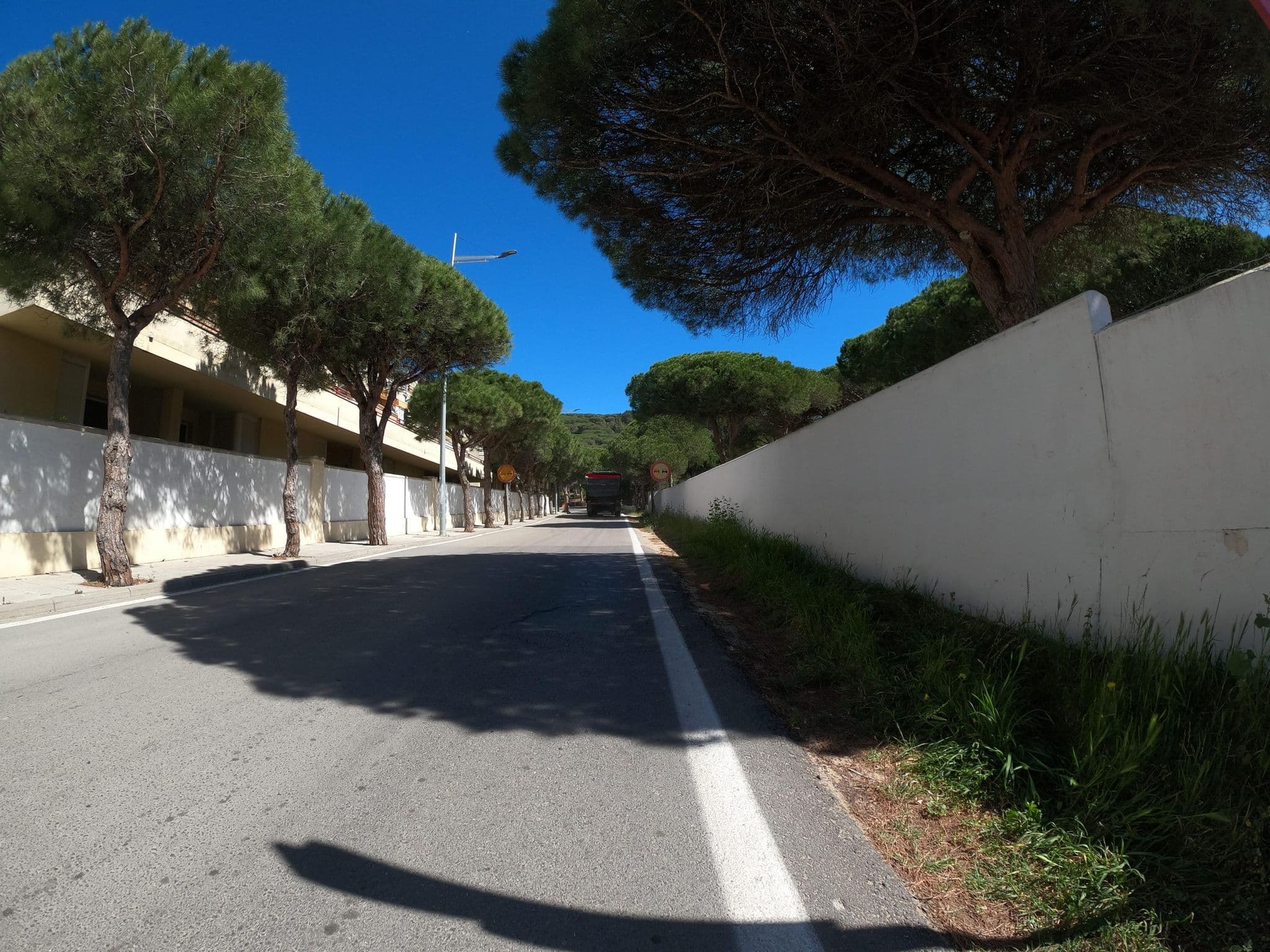 Street view near Apartamentos Turísticos Caños de Meca, Barbate — © Langfahrer (CC BY-SA · Mapillary)