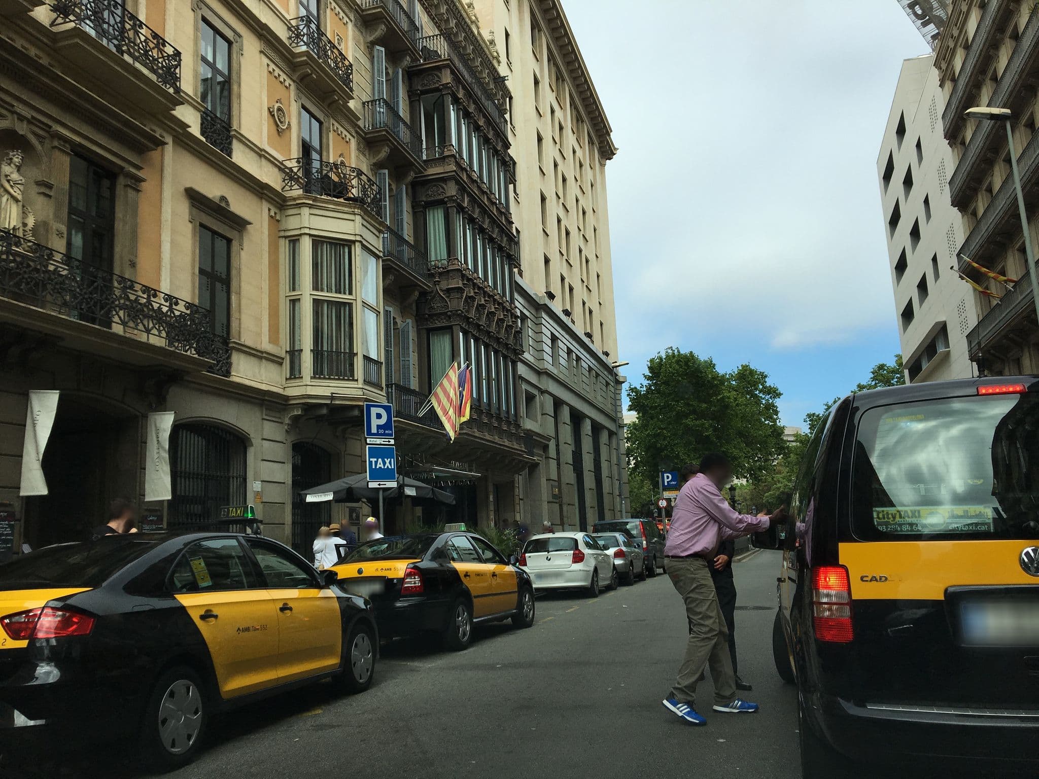 Street view near Hotel Pulitzer, el Raval — © ccossio (CC BY-SA · Mapillary)