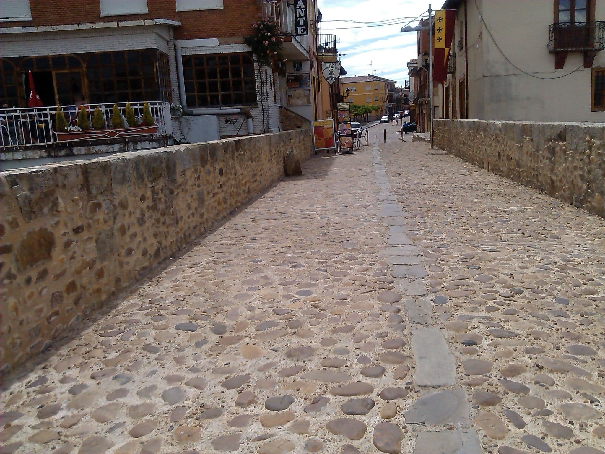 Street view near Don Suero de Quiñones, Hospital de Órbigo — © changchun1 (CC BY-SA · Mapillary)