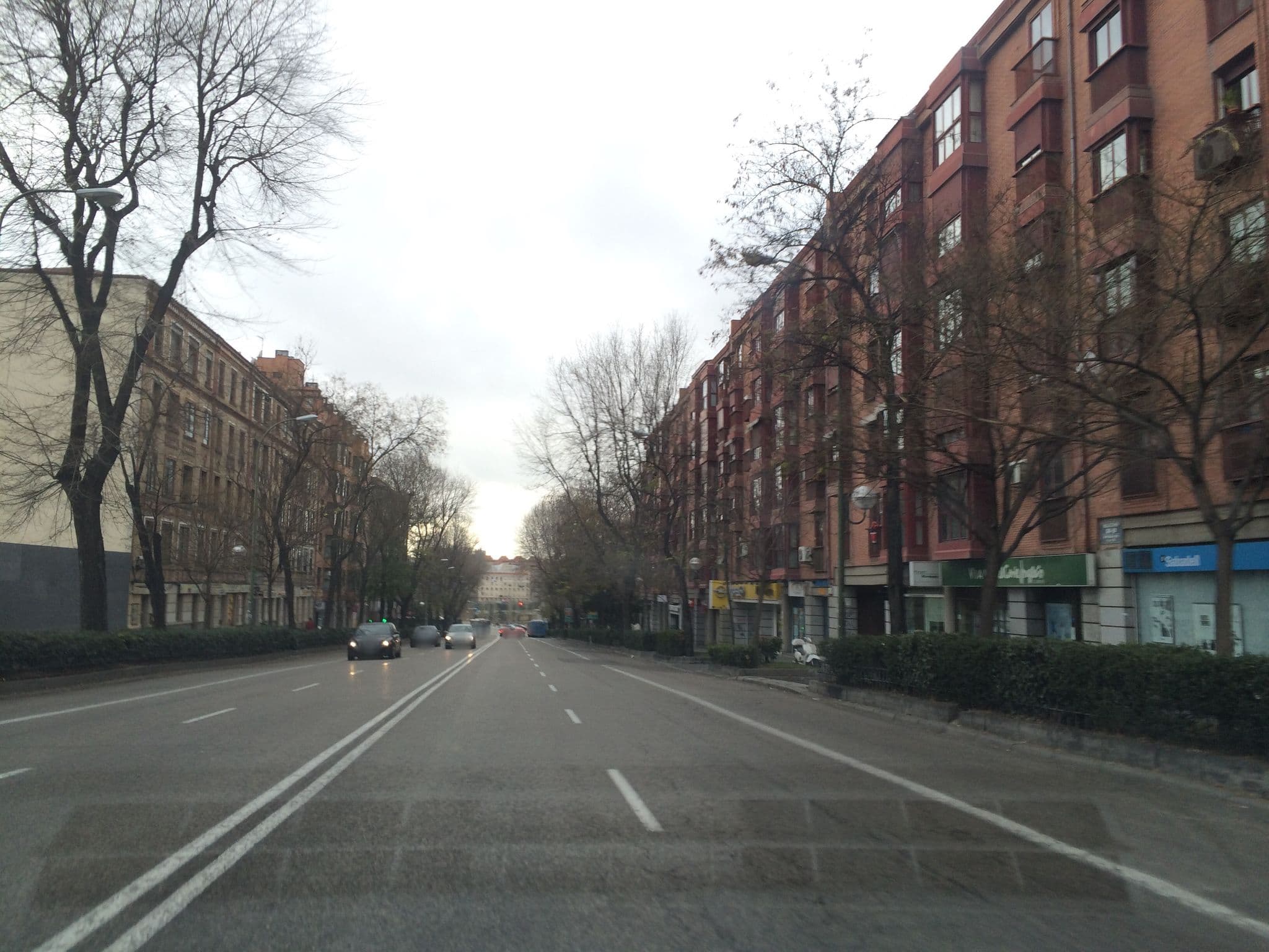 Street view near Rafaelhoteles Pirámides, Acacias — © radnaj (CC BY-SA · Mapillary)