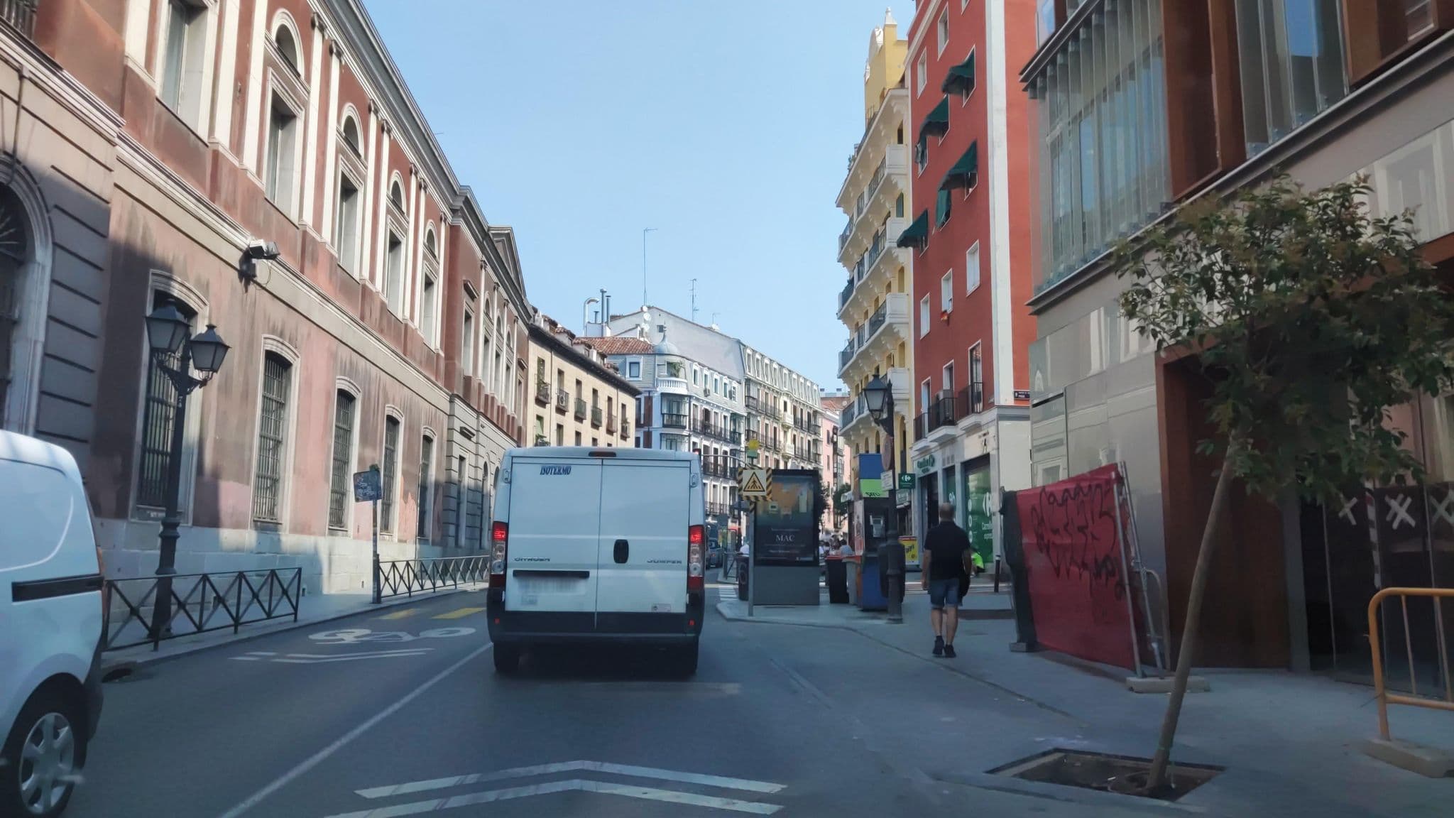 Street view near Akeah Gran Vía, Universidad — © polkillas (CC BY-SA · Mapillary)