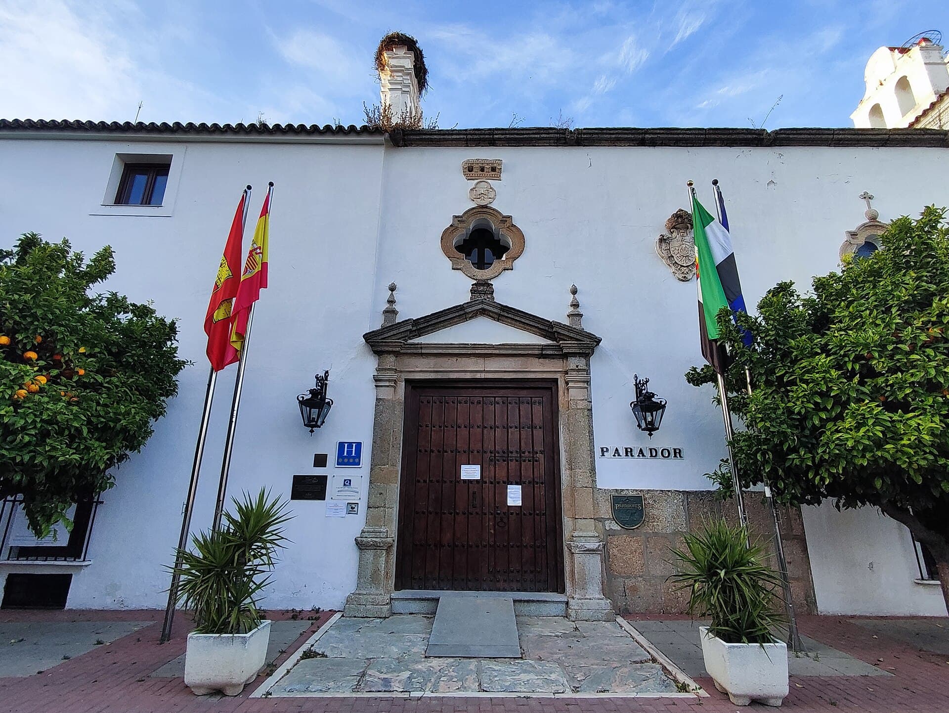Parador de Turismo de Mérida (via Wikimedia Commons, CC BY-SA 4.0)