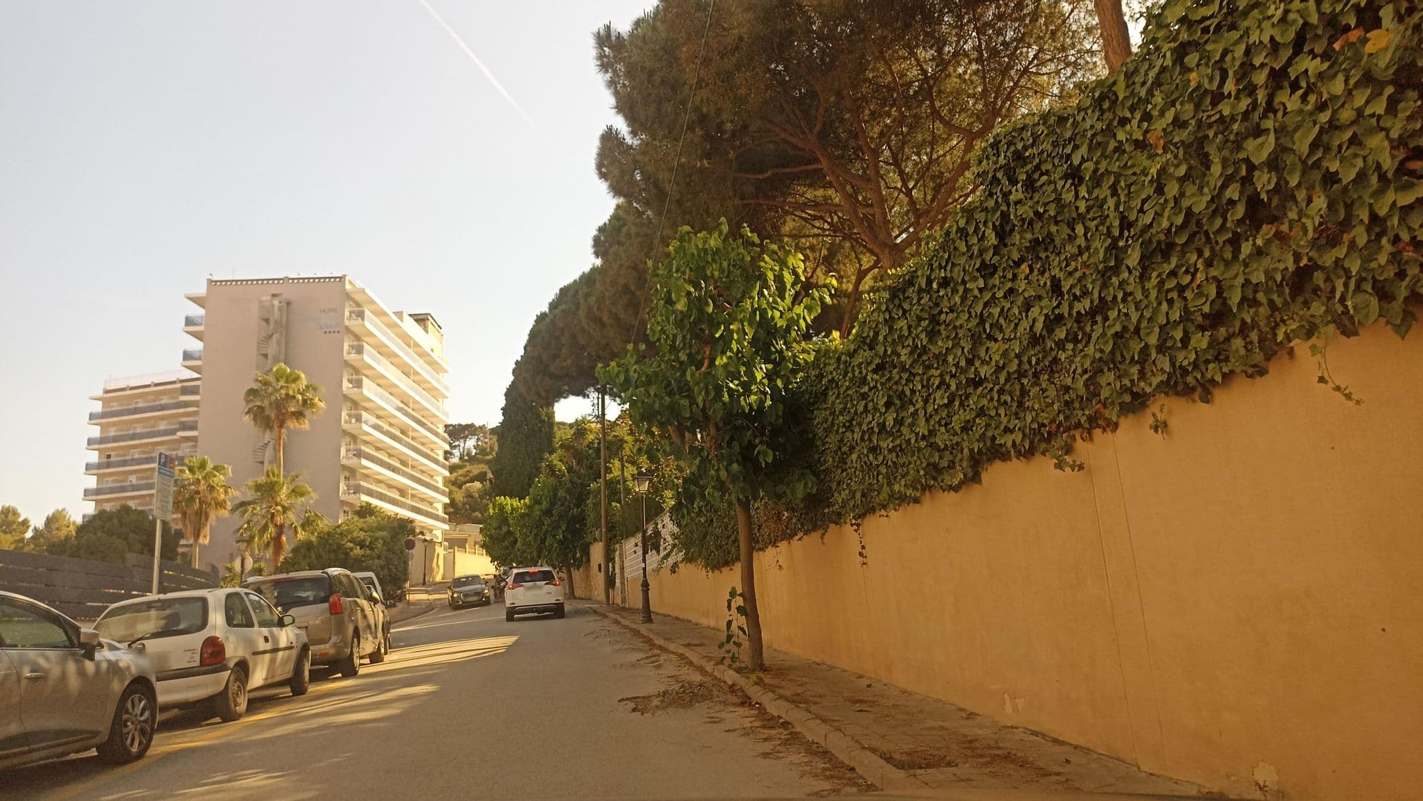 Street view near Summer Hotel, Calella — © toniserra (CC BY-SA · Mapillary)