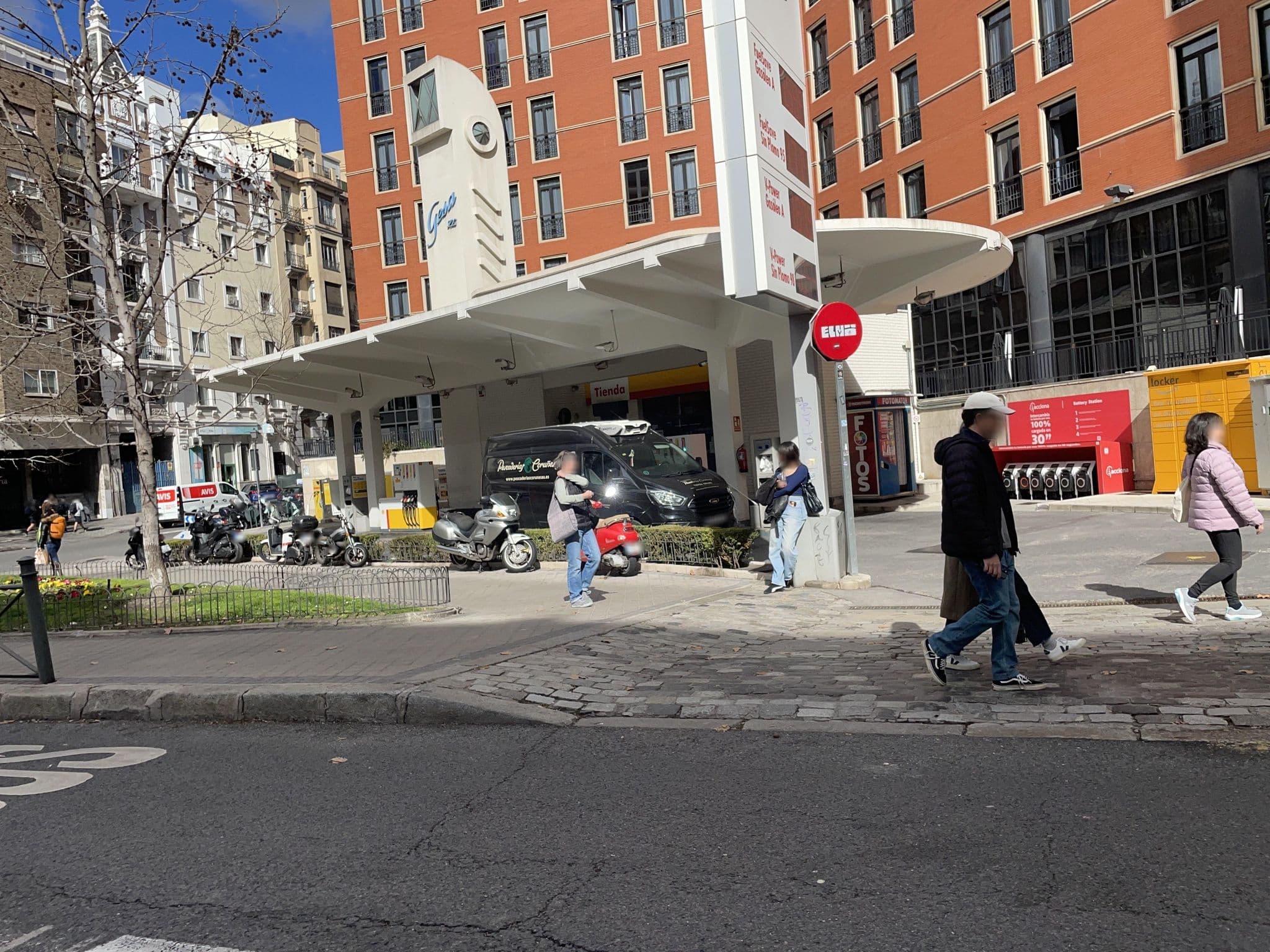 Street view near Leonardo Hotel Madrid City Center, Arapiles — © seraq (CC BY-SA · Mapillary)