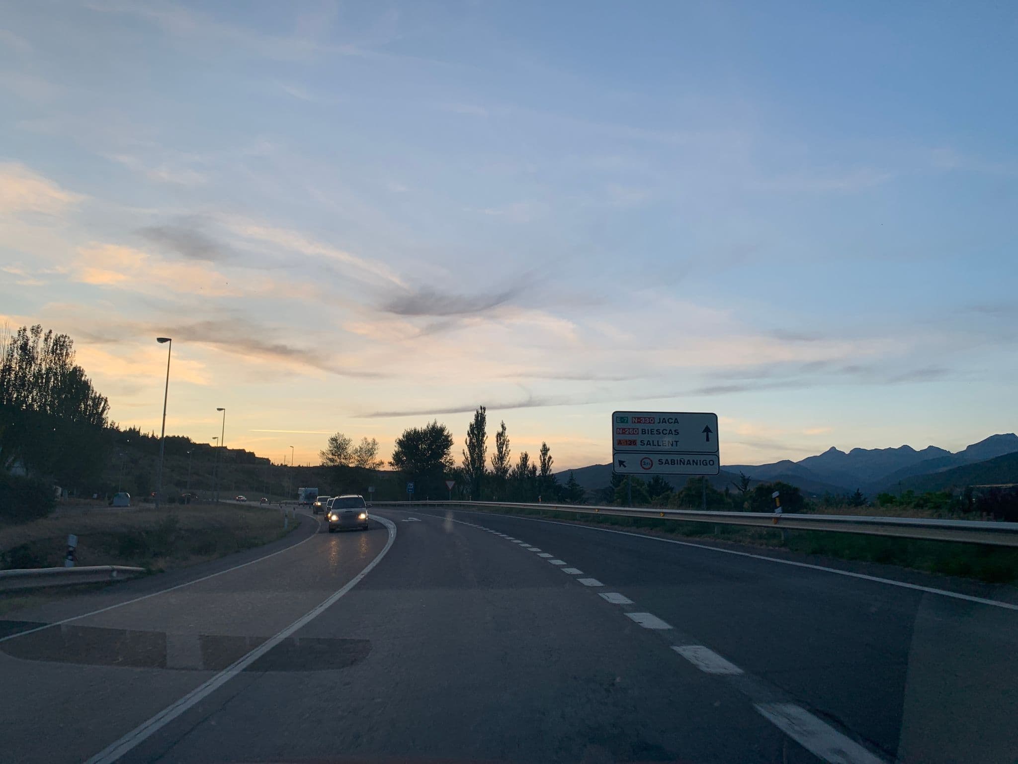Street view near Hotel Restaurante- Recepción, Sabiñánigo — © robot8a (CC BY-SA · Mapillary)