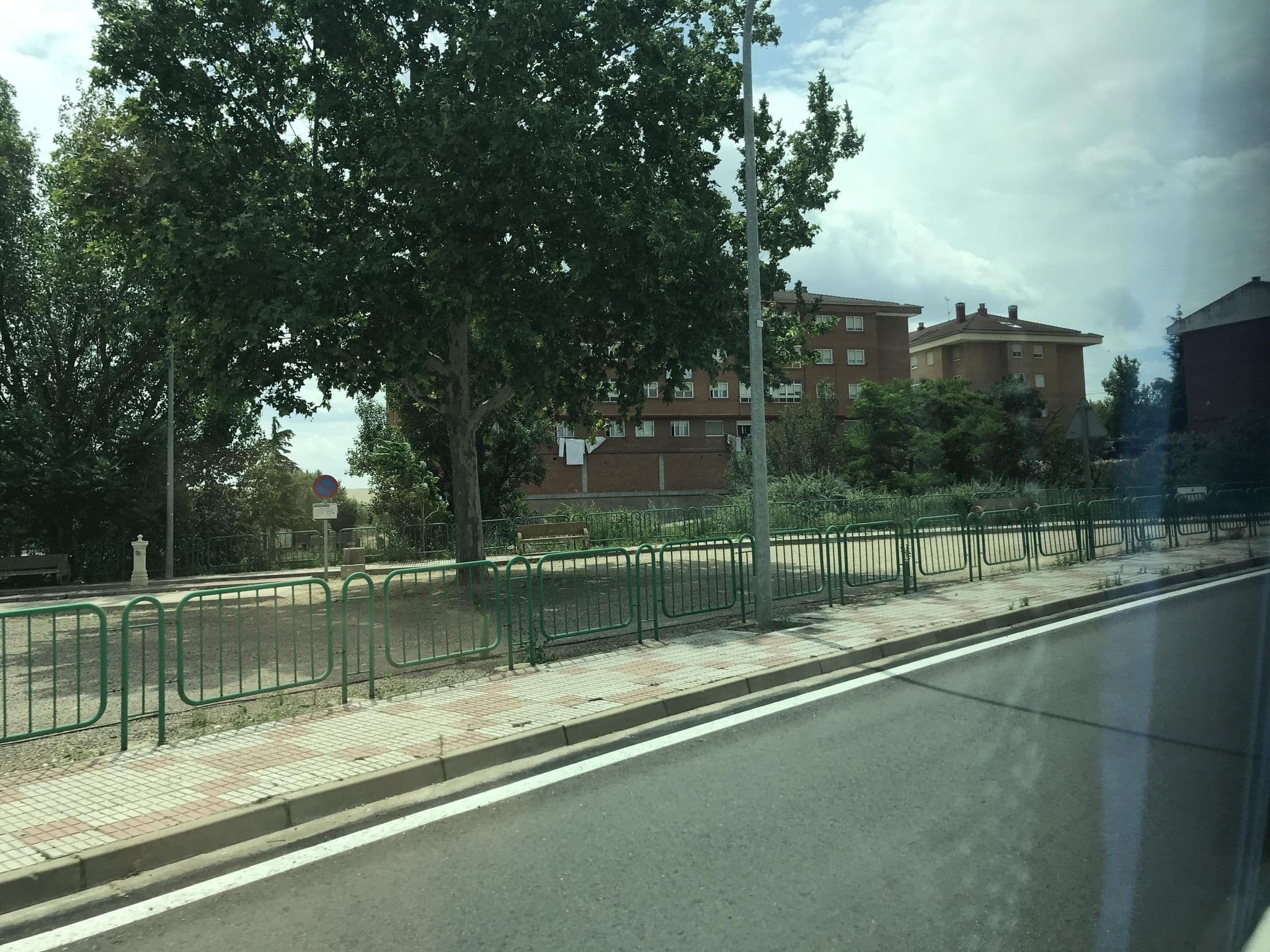 Street view near Área de autocaravanas Dueñas, Dueñas — © miguel_andrade (CC BY-SA · Mapillary)