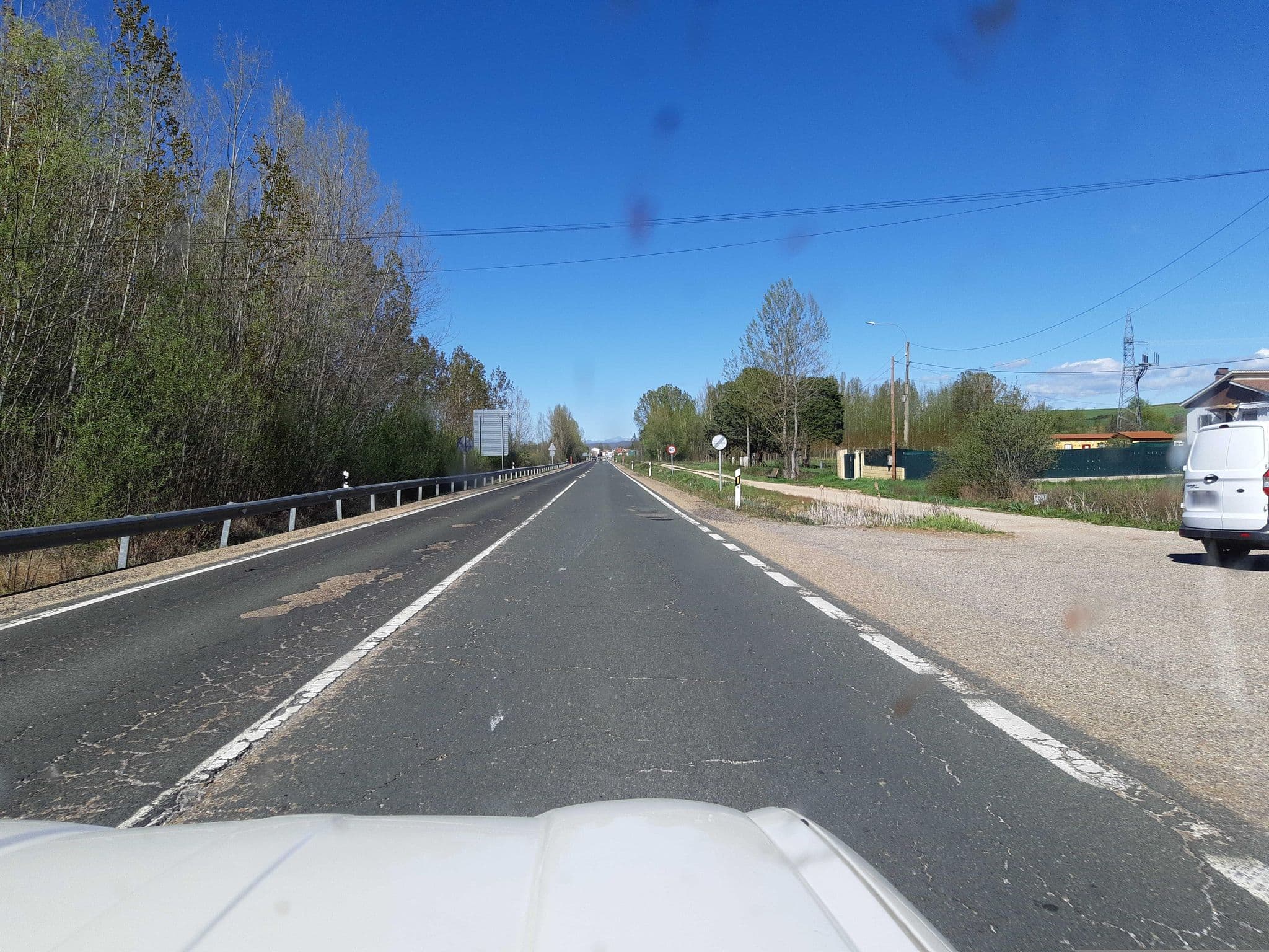 Street view near Hotel la Alegría, Gradefes — © geo50 (CC BY-SA · Mapillary)