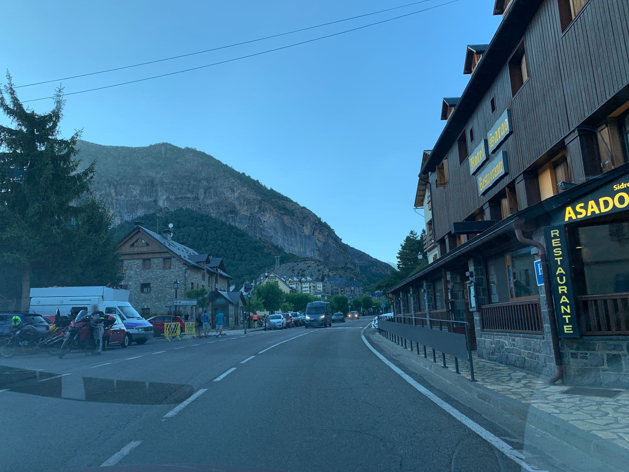 Street view near Hotel Asador Sarao, Sallent de Gállego