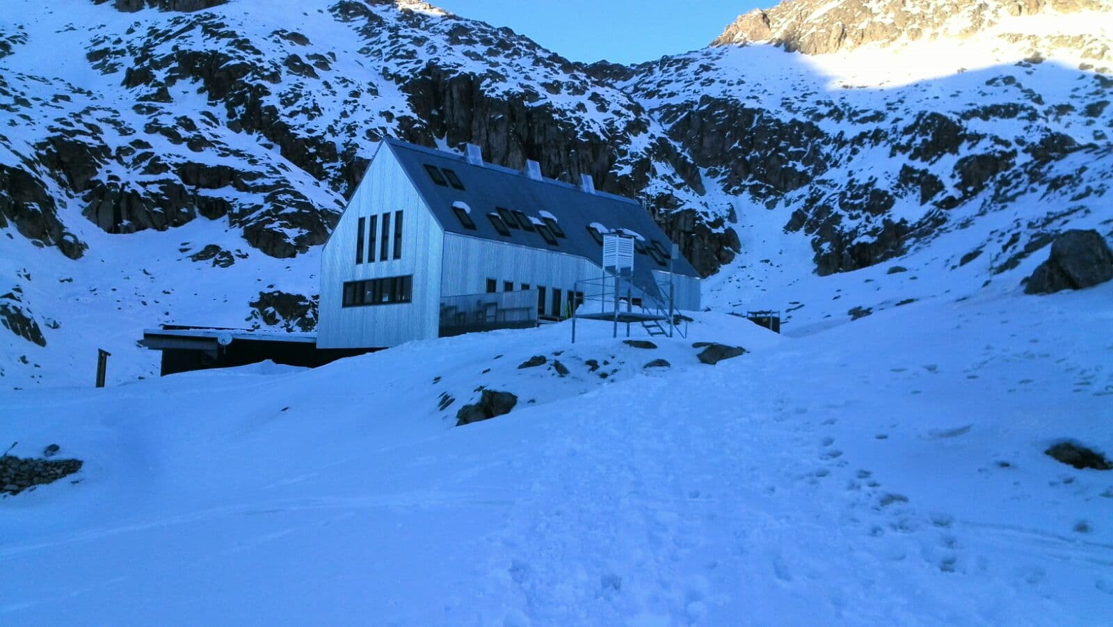 Refugio Cap de Llauset (via Wikimedia Commons, CC BY-SA 4.0)