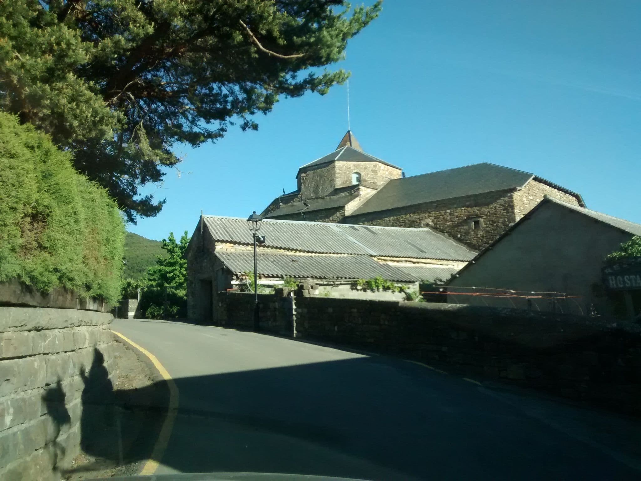 Street view near Restaurante Albergue Valle de Aisa, Jaca — © msevilla00 (CC BY-SA · Mapillary)