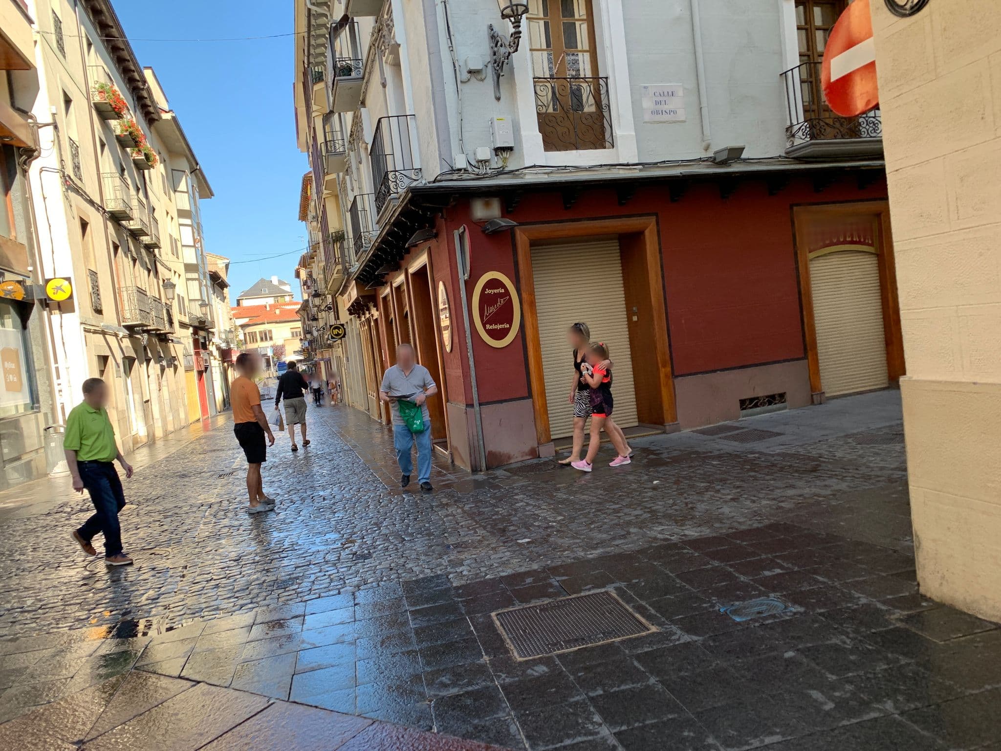 Street view near Hotel Jaqués, Jaca — © robot8a (CC BY-SA · Mapillary)