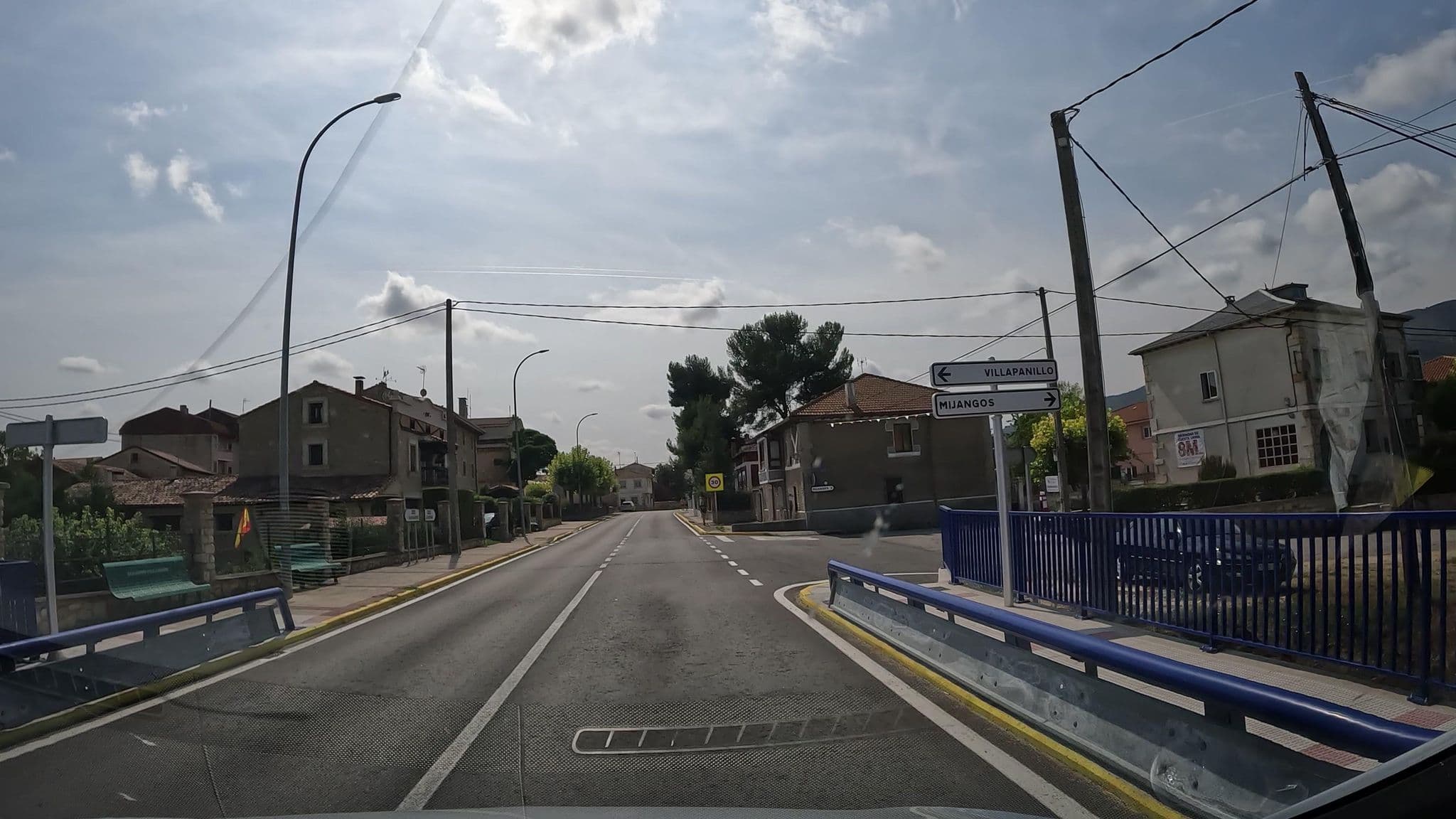 Street view near Casa Rural Chez Pitu, Trespaderne — © vinisa (CC BY-SA · Mapillary)
