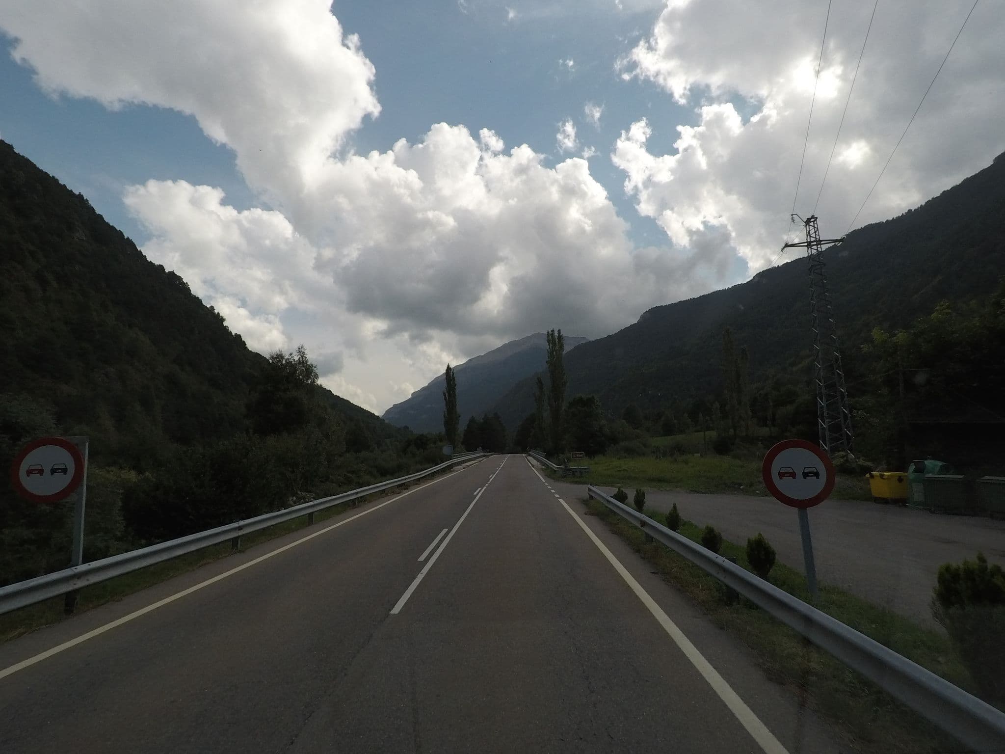 Street view near Hostal Restaurante La Fuen, Benasque — © yaron (CC BY-SA · Mapillary)
