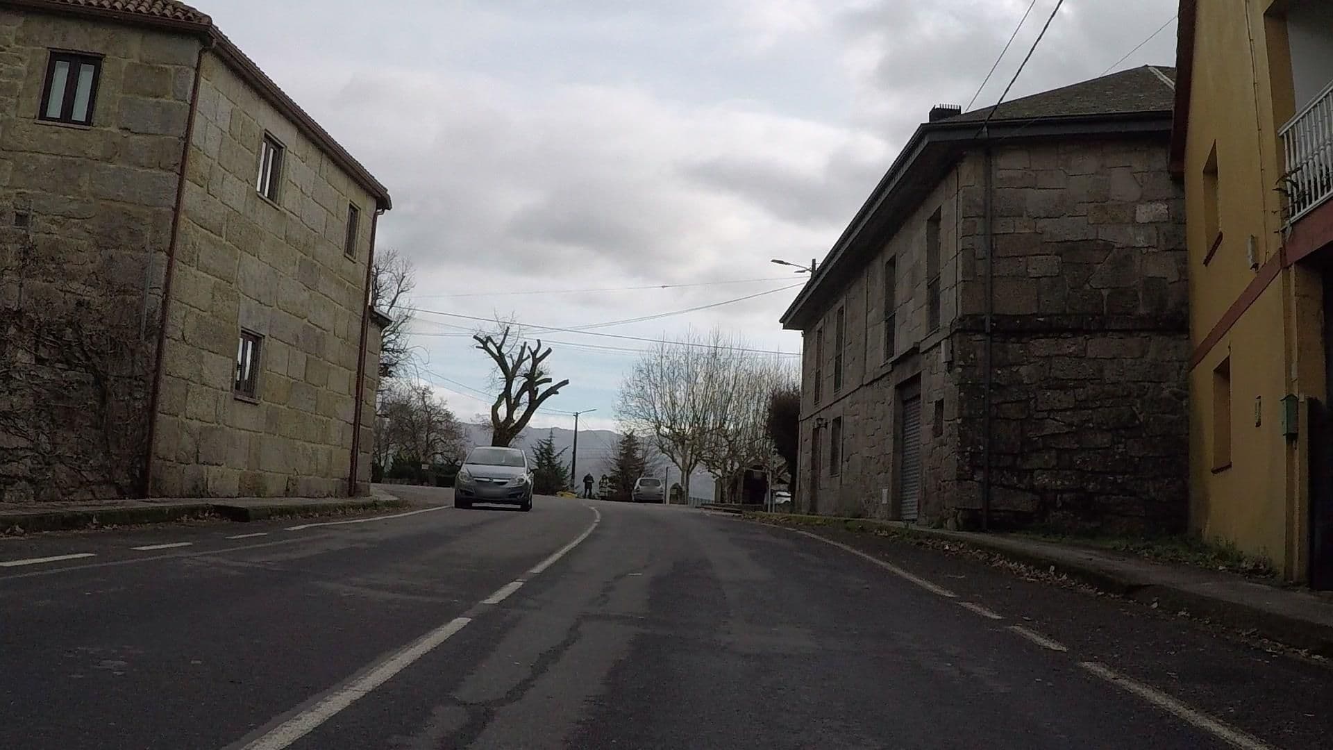 Street view near Casa da Feiravella, Entrimo — © geouma (CC BY-SA · Mapillary)