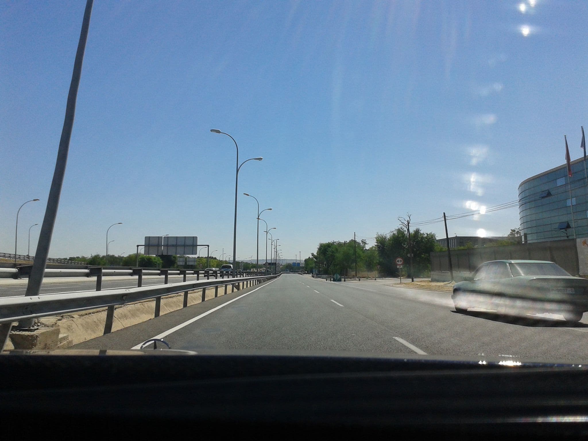Street view near Crowne Plaza Madrid Airport, Rejas — © rororo (CC BY-SA · Mapillary)