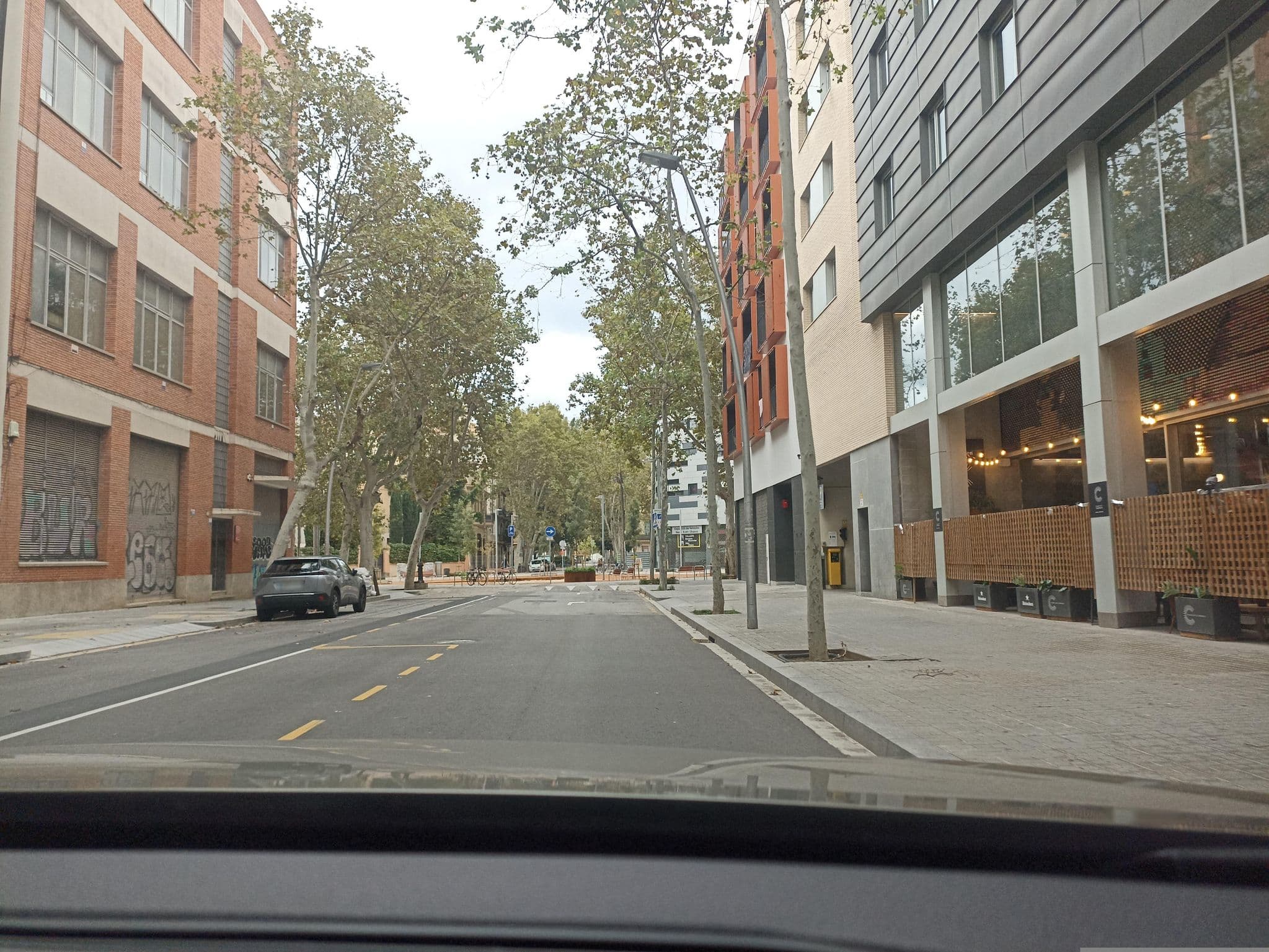 Street view near Ibis Plza. Glòries 22, el Parc i la Llacuna del Poblenou — © toniserra (CC BY-SA · Mapillary)
