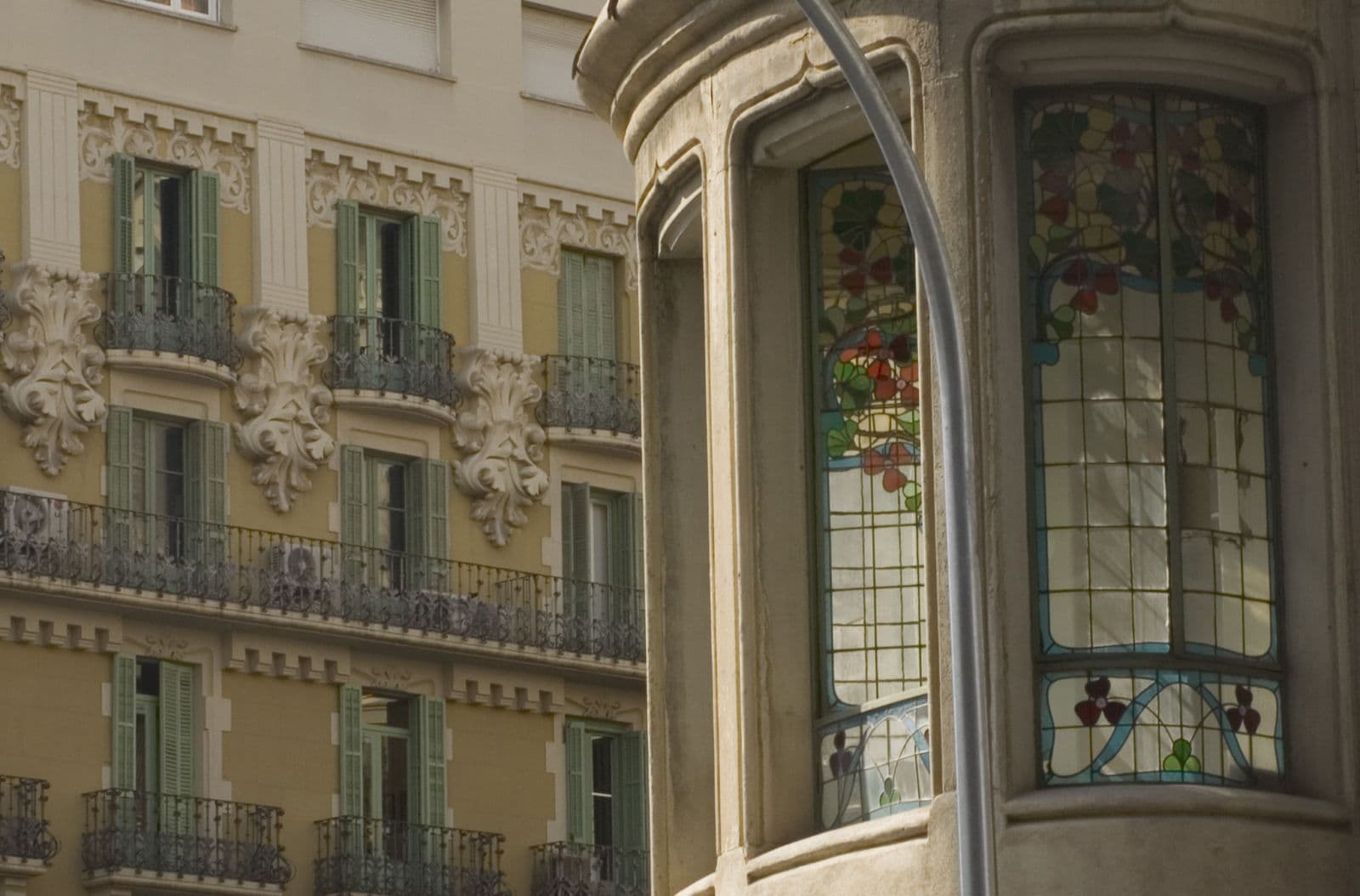 Street view near Gallery, Dreta de l'Eixample — © txllxt (CC BY-SA · Mapillary)