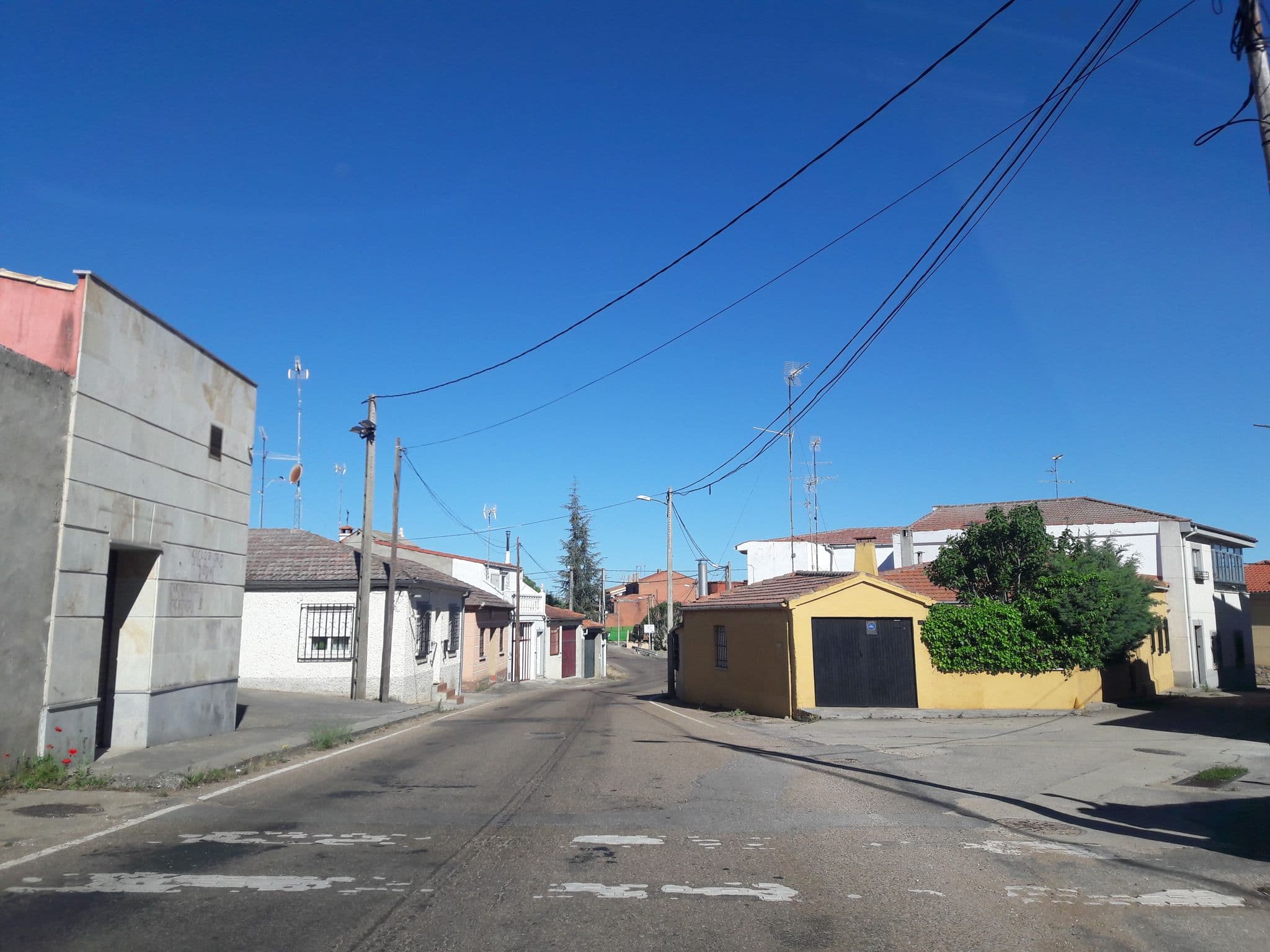 Street view near Siglo de Oro Rural, Villamayor — © civitas (CC BY-SA · Mapillary)
