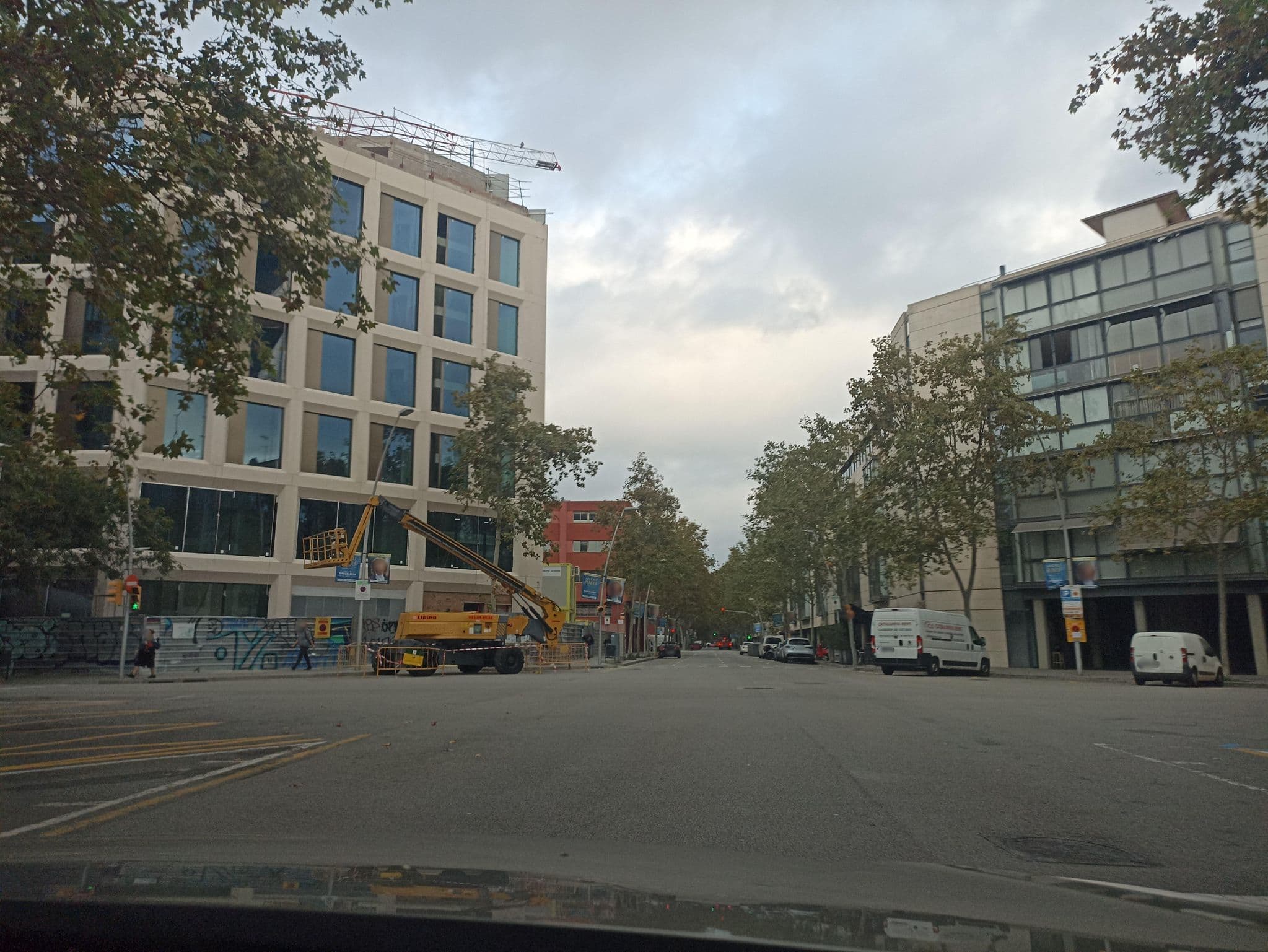 Street view near Ibis, el Parc i la Llacuna del Poblenou — © toniserra (CC BY-SA · Mapillary)