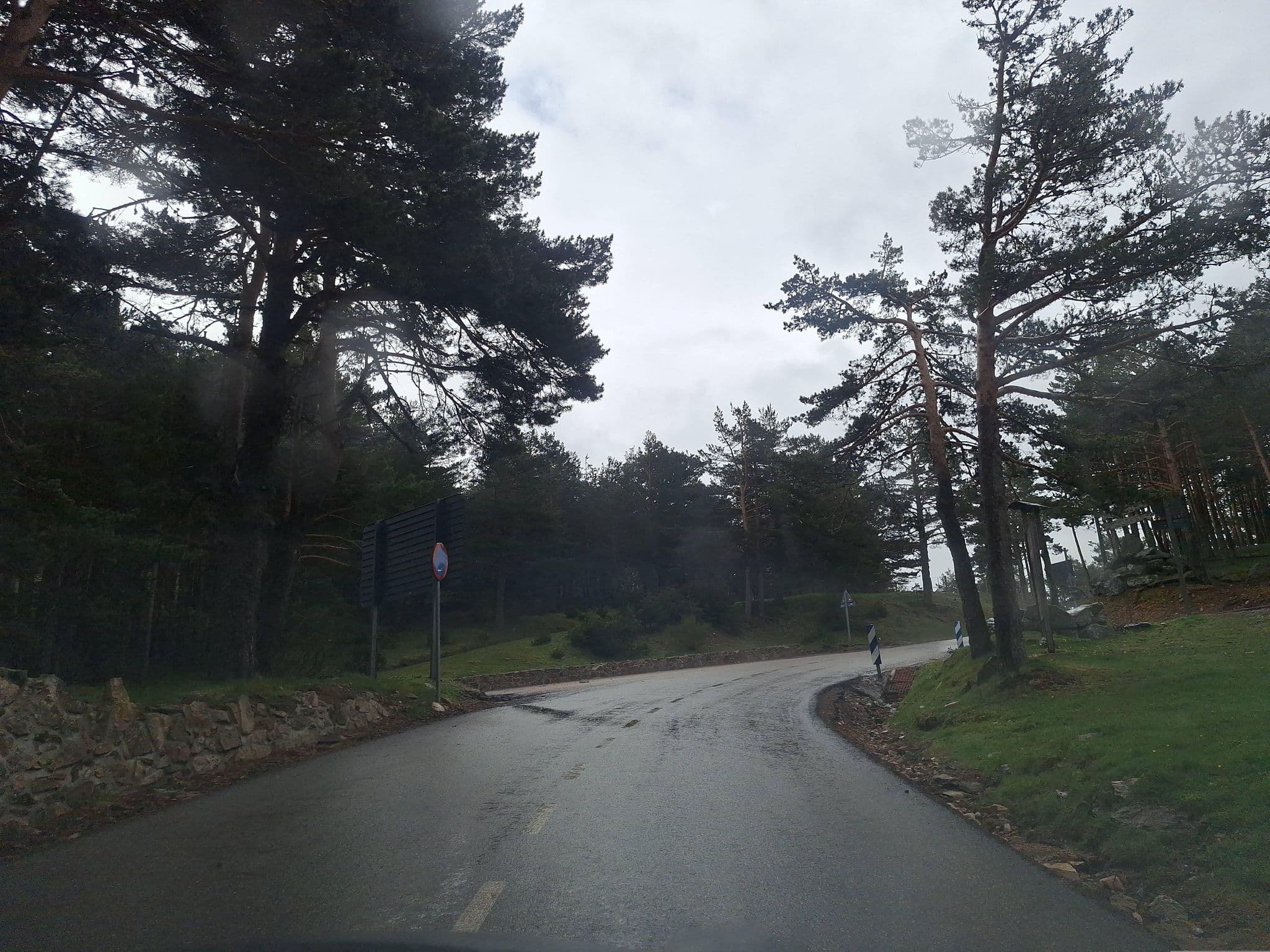Street view near Refugio del Puerto de Navafría, Rascafría — © Albergarri788 (CC BY-SA · Mapillary)