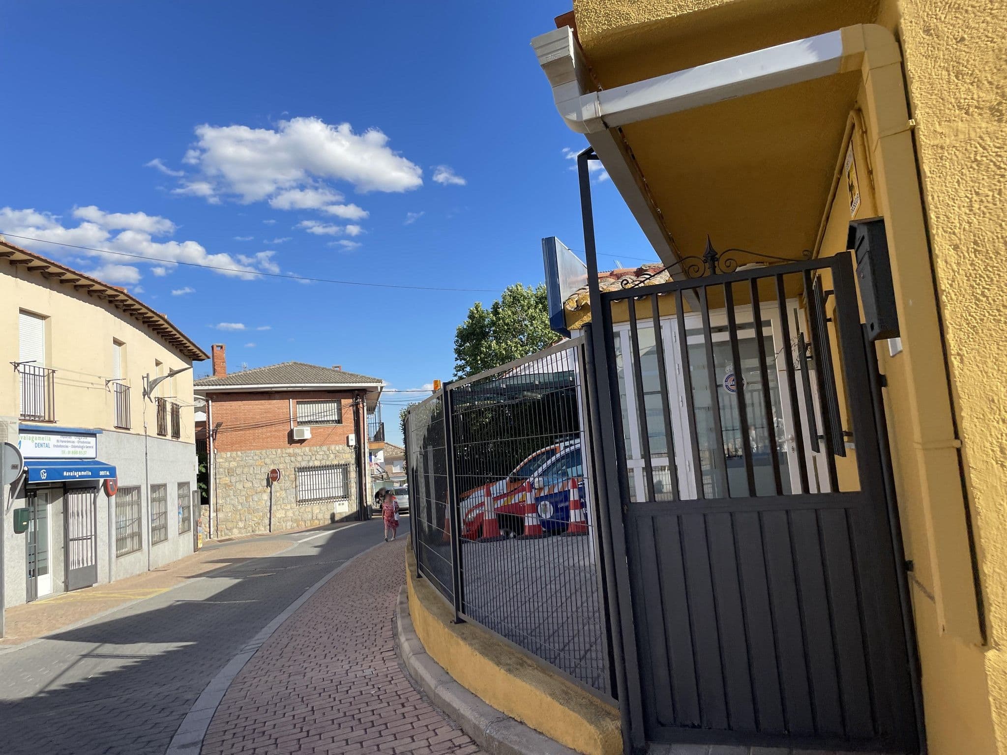 Street view near Alojamientos rurales La Aldaba, Navalagamella — © seraq (CC BY-SA · Mapillary)