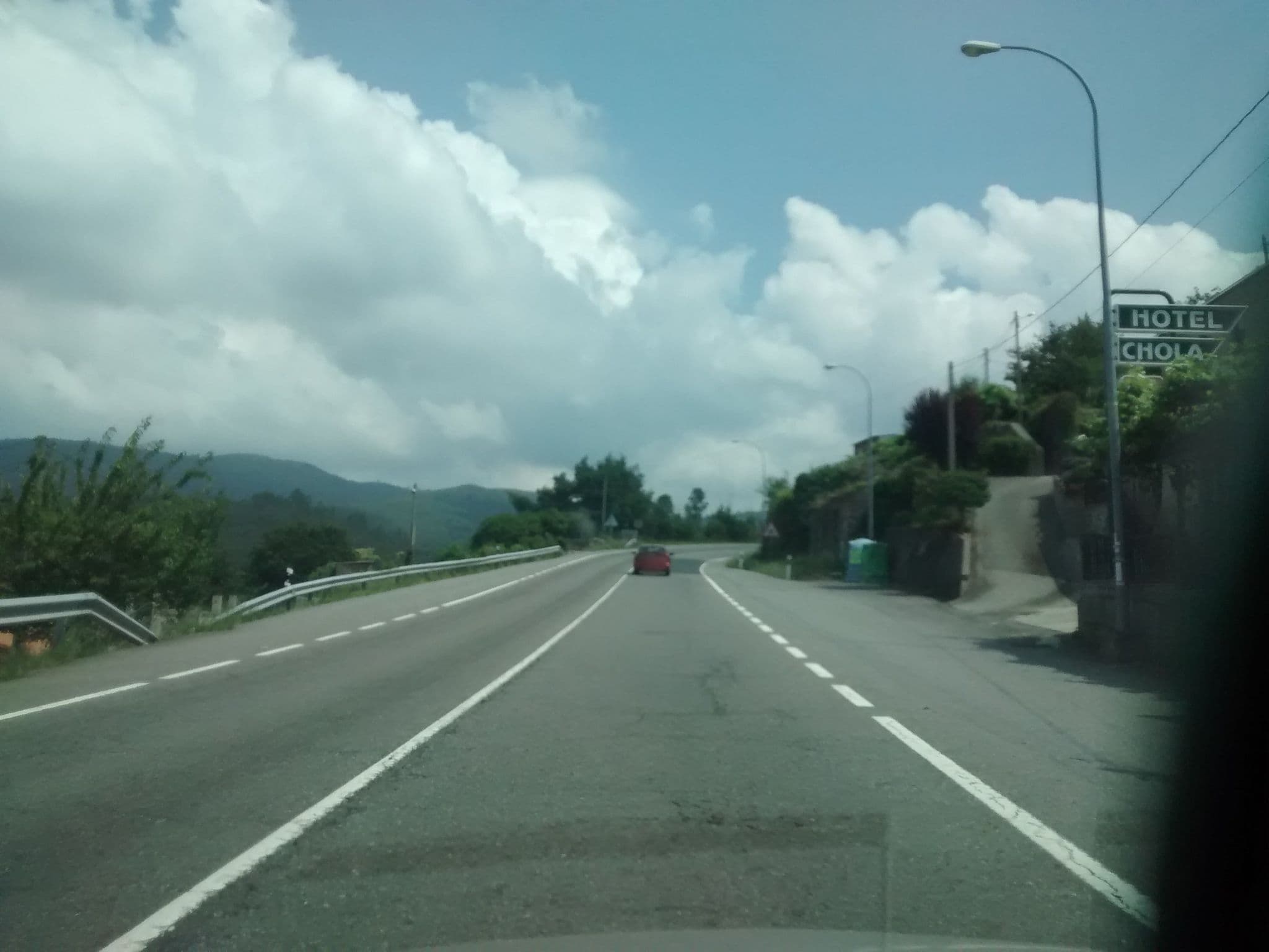 Street view near Hotel Chola, Moraña — © msevilla00 (CC BY-SA · Mapillary)