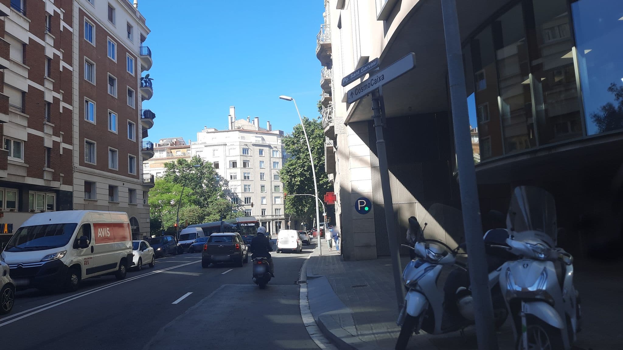 Street view near la Rotonda, Vallcarca — © aariassanta (CC BY-SA · Mapillary)