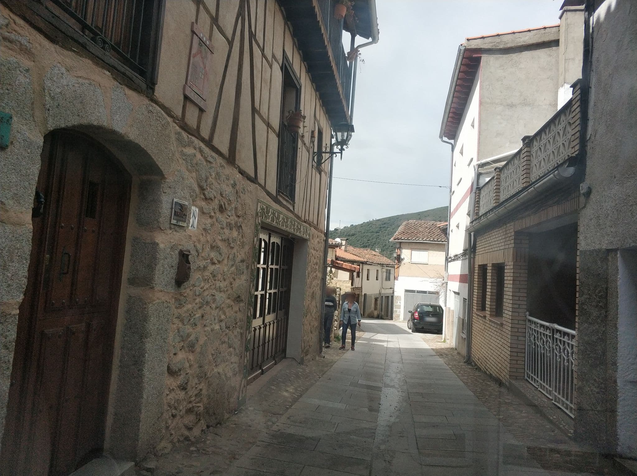 Street view near La Herrera, Linares de Riofrío — © sanchi (CC BY-SA · Mapillary)