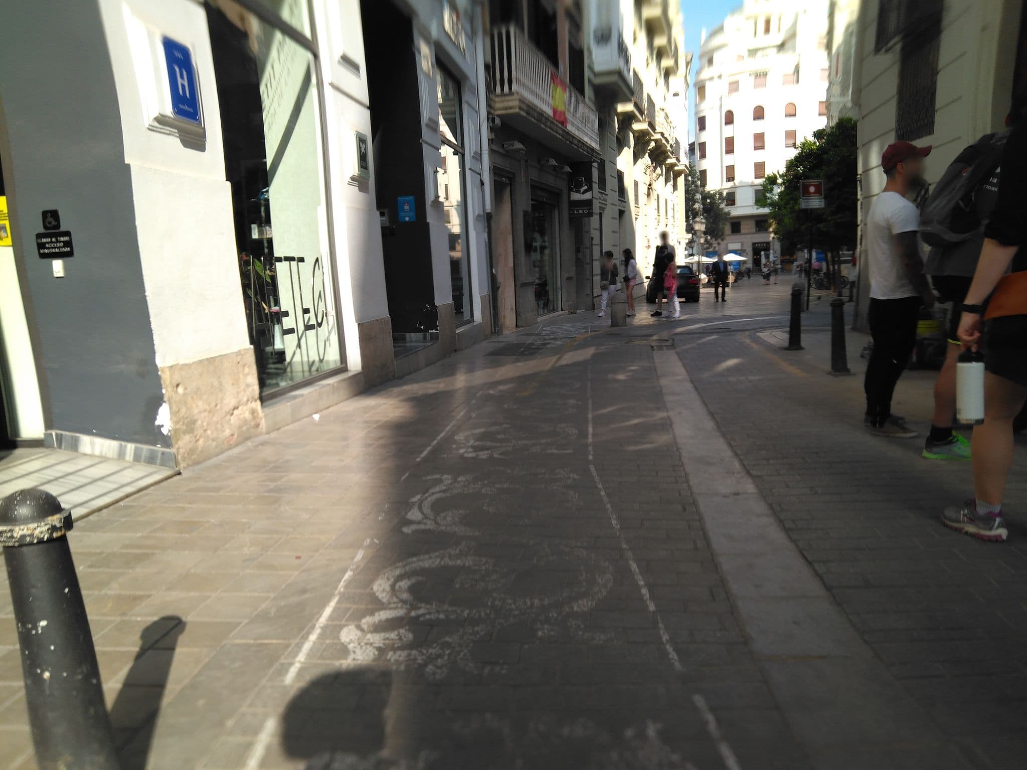 Street view near Petit Palace Plaza de la Reina, Valencia