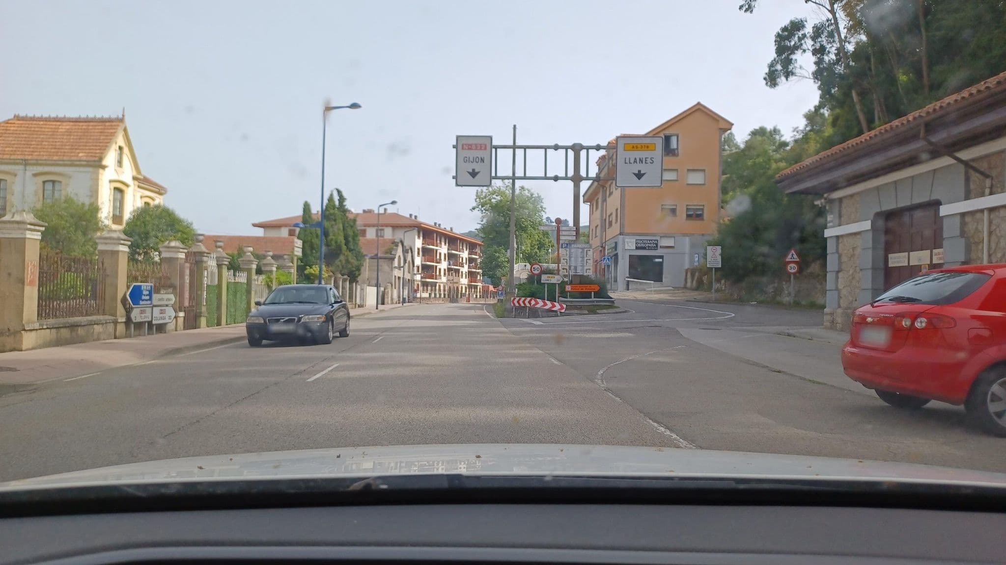 Street view near El Jardín de Eugenia, Ribadesella — © normanm (CC BY-SA · Mapillary)