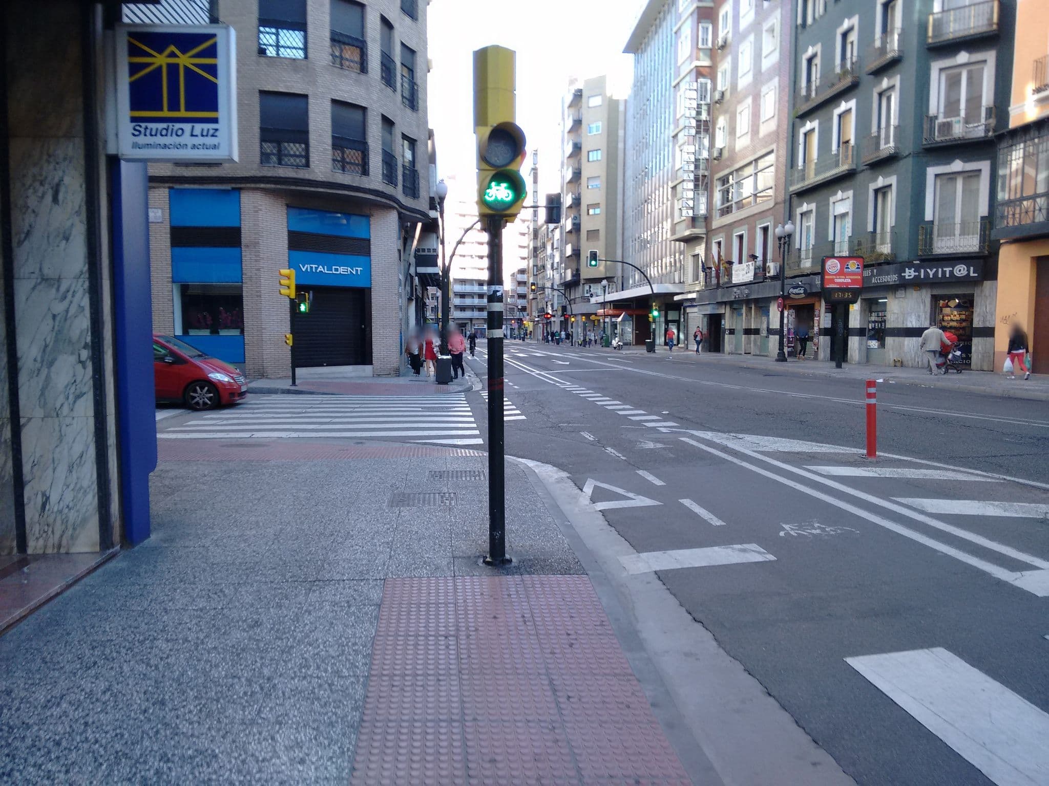 Street view near Hotel Vincci Zaragoza Zentro, Zaragoza — © robot8a (CC BY-SA · Mapillary)