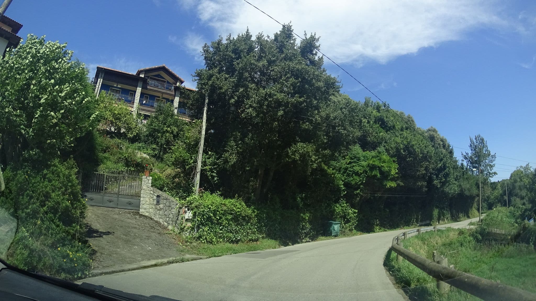 Street view near Apartamentos El Corberu, Ribadesella — © robertogeb (CC BY-SA · Mapillary)