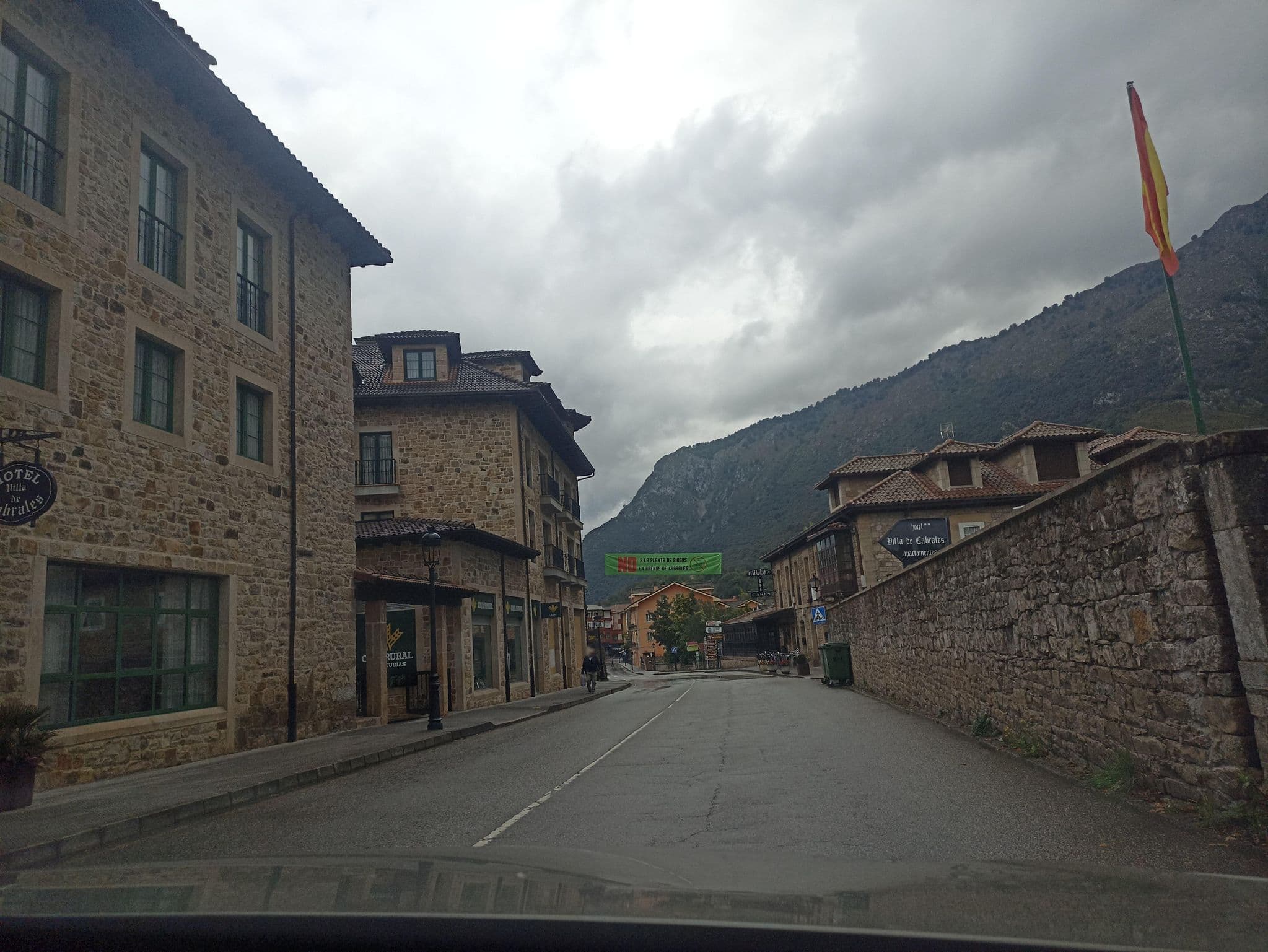Street view near El Coterín, Carreña