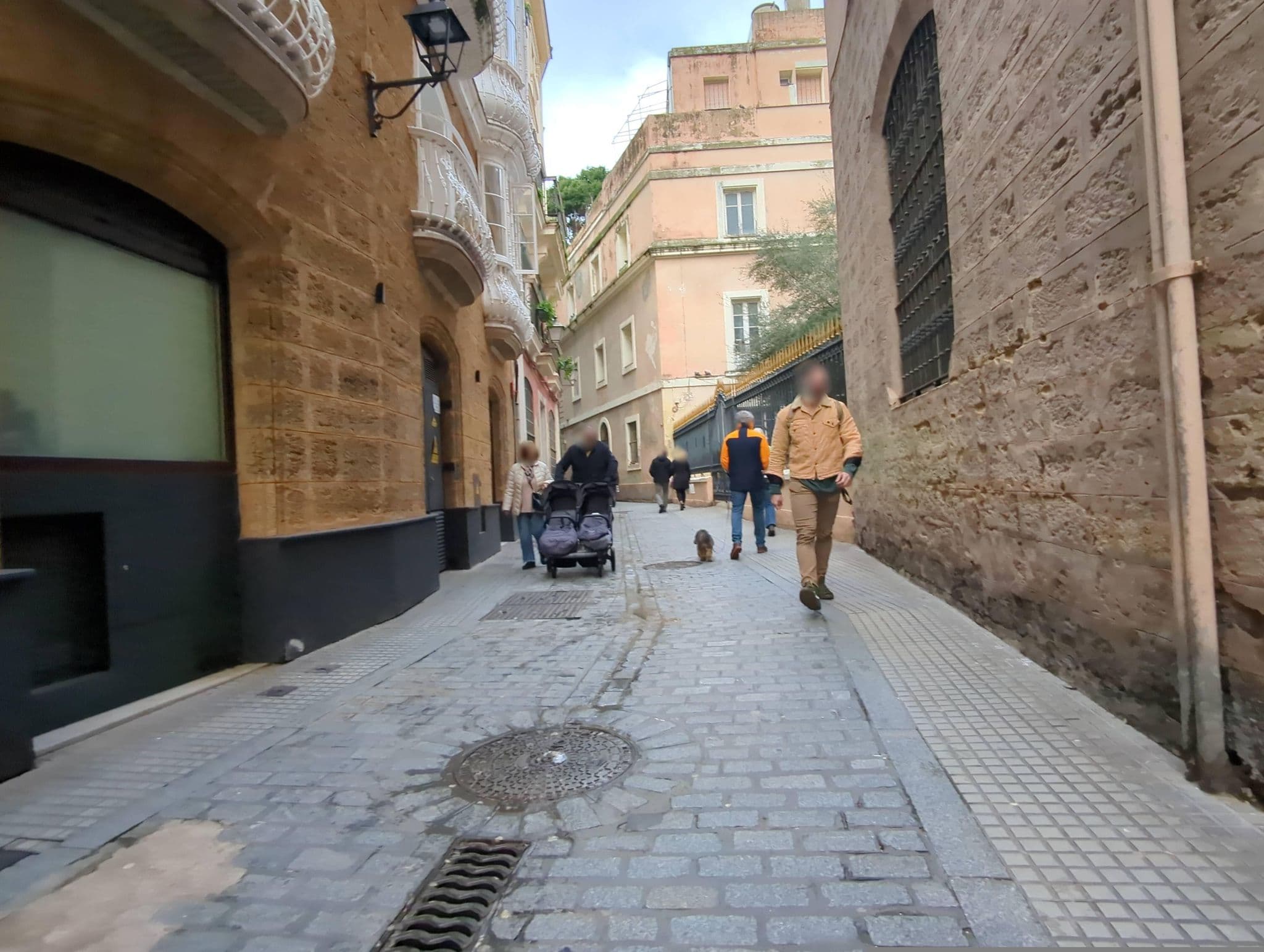 Street view near Áurea Casa Palacio Sagasta, Cadiz — © miguel_andrade (CC BY-SA · Mapillary)