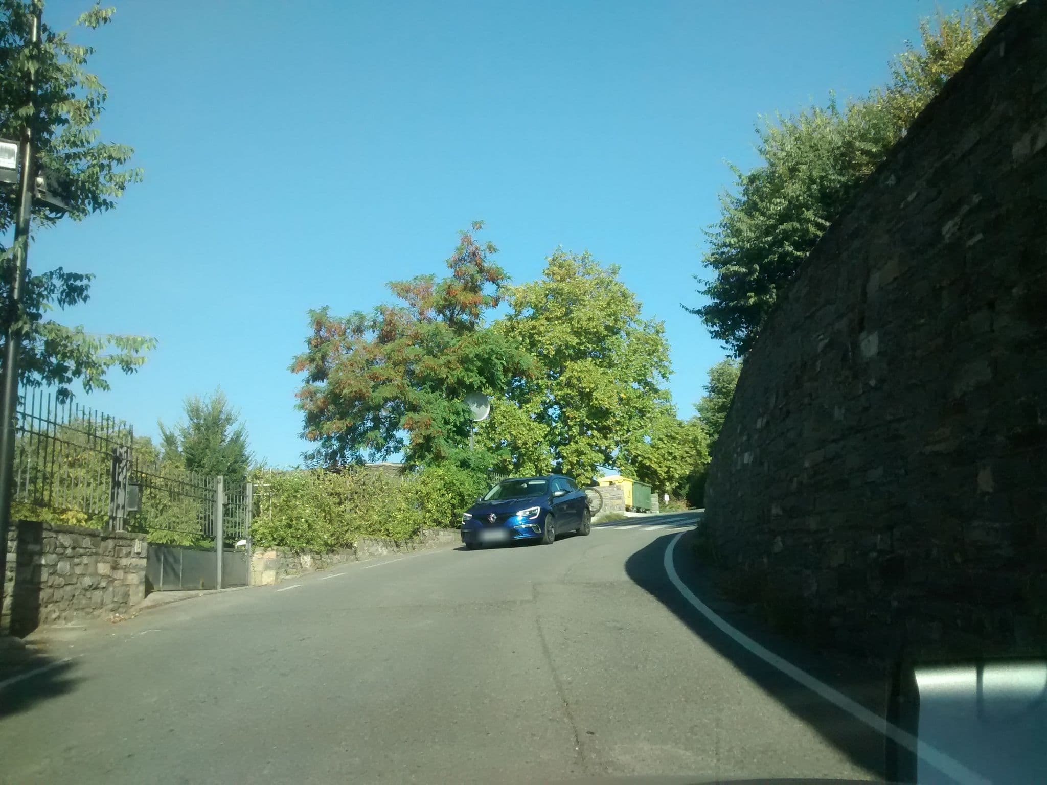 Street view near Albergue Mora de Nuei, Aínsa — © msevilla00 (CC BY-SA · Mapillary)