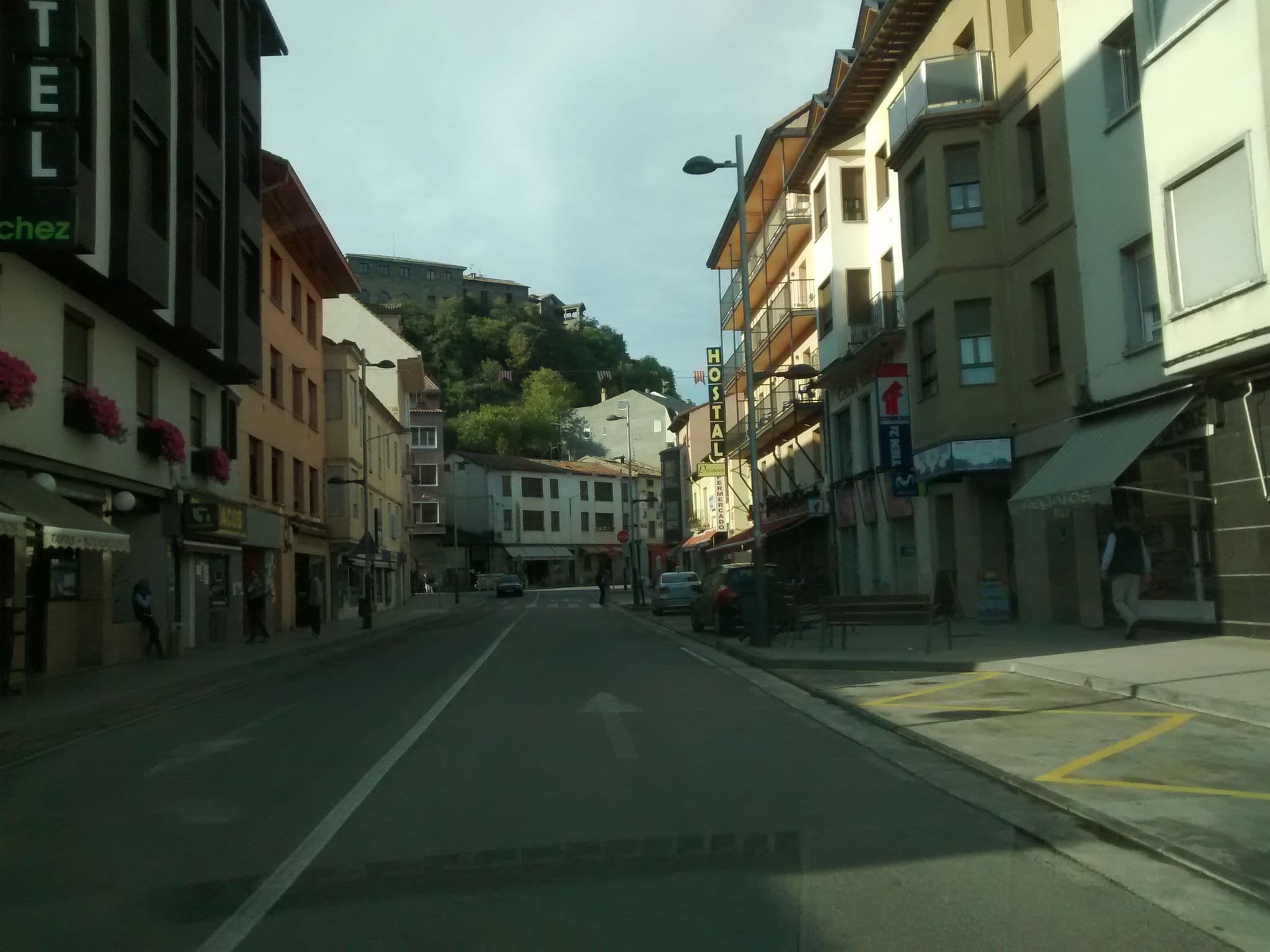 Street view near Hostal Pirineos, Aínsa — © msevilla00 (CC BY-SA · Mapillary)