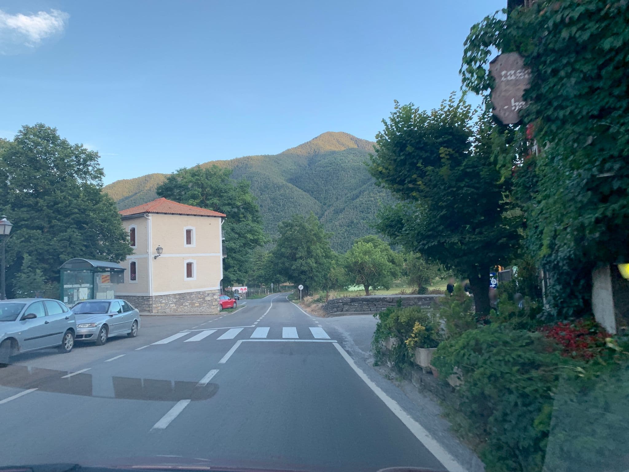 Street view near Hotel-Restaurante Casa Frauca, Sabiñánigo — © robot8a (CC BY-SA · Mapillary)