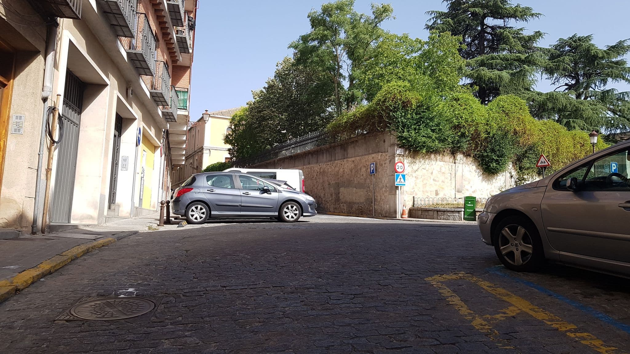 Street view near Hostal Don Jaime, Segovia — © phoneixs (CC BY-SA · Mapillary)
