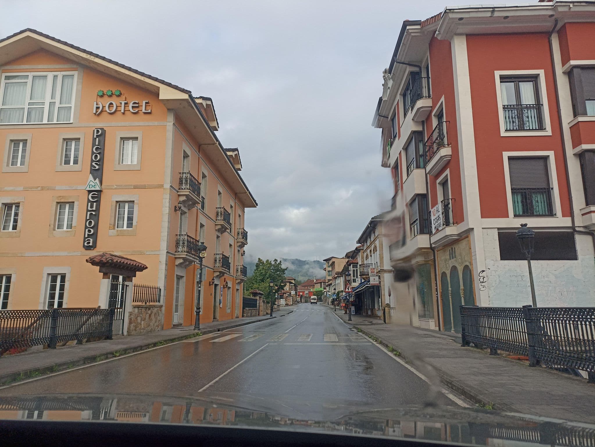 Street view near Hotel Picos de Europa, Carreña — © toniserra (CC BY-SA · Mapillary)