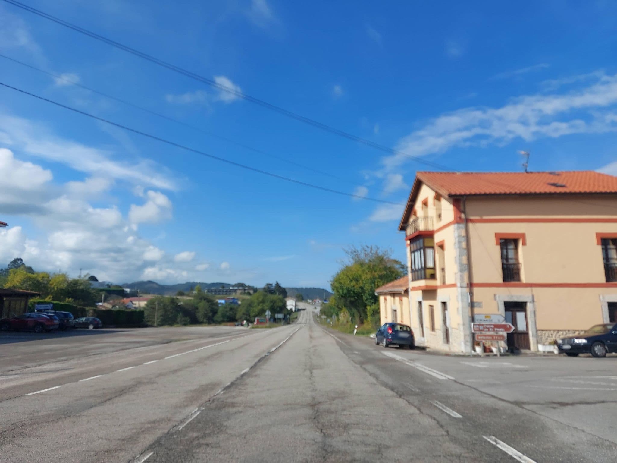 Street view near Pensión Oyambre, San Vicente de la Barquera — © 5rmft (CC BY-SA · Mapillary)