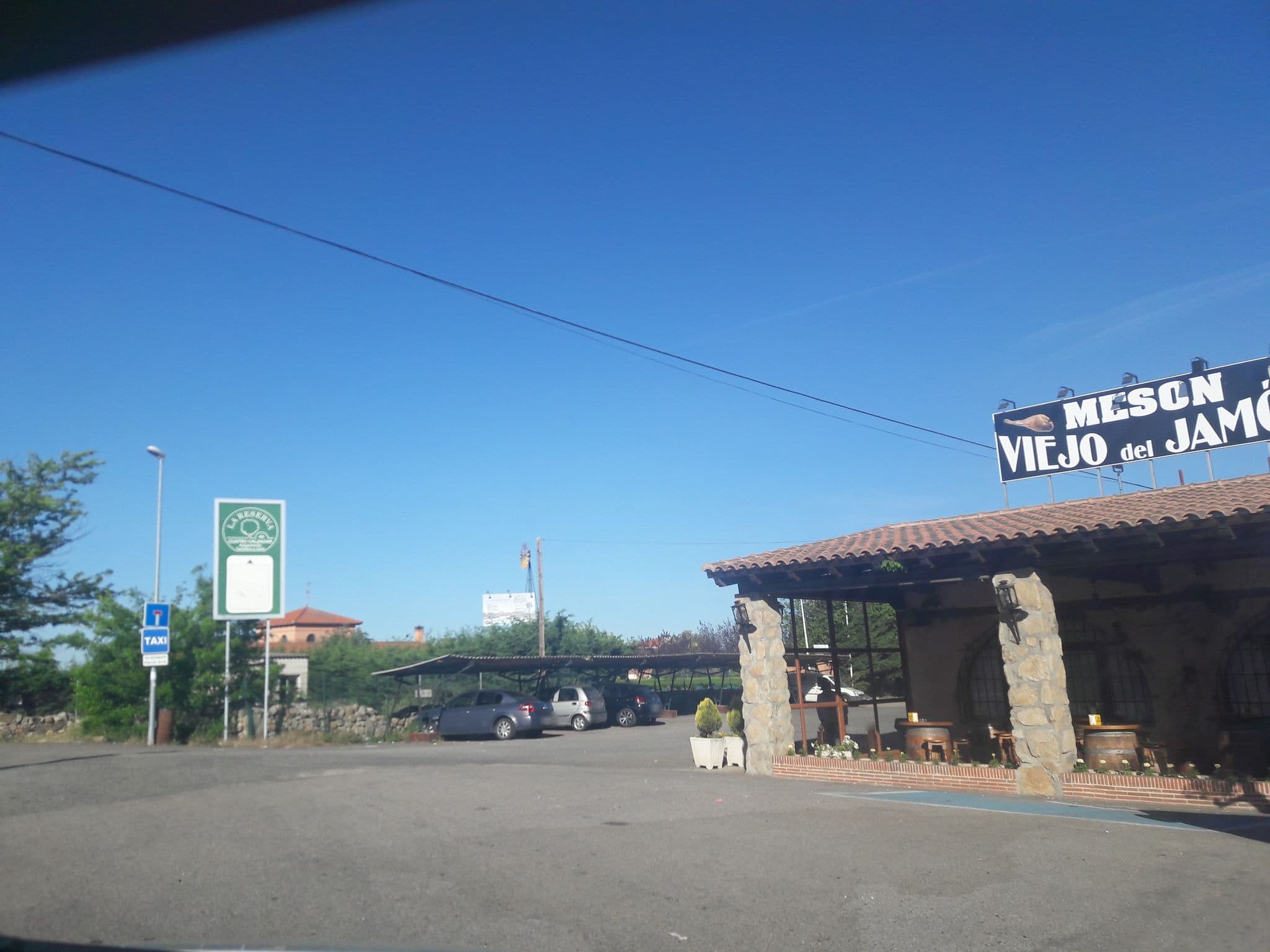 Street view near Mesón Viejo del Jamón, Terradillos — © civitas (CC BY-SA · Mapillary)